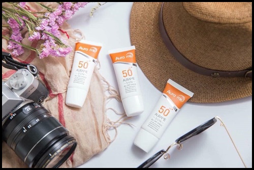 ออร่ามี กันแดดสูตรน้ำแร่ Aura Me SPF 50 PA+++