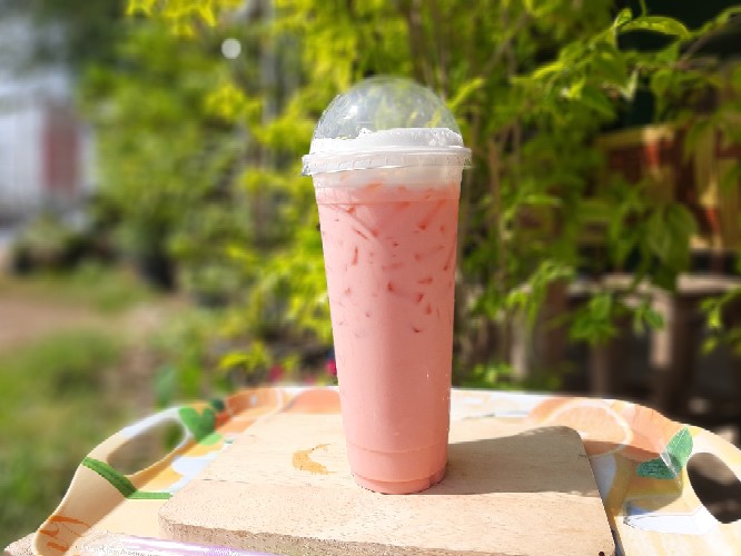 ผงกุหลาบ Rose Tea ขนาด 500 กรัม ชานมกุหลาบ ผงดอกกุหลาบ น้ำหนักครึ่งกิโลกรัม ราคามิตรภาพ กลิ่นหอมสุด ๆ ชาดอกกุหลาบ ผงชากุหลาบ ชาคุณภาพ มาตรฐาน อย. คัดสรรชาจากดอยพี้นที่เชียงใหม่ ราคามิตรภาพ ผลิตจากใบชาแท้ 3 สายพันธุ์ ทำให้ได้กลิ่นและรสชาติที่อร่อยลงตัว