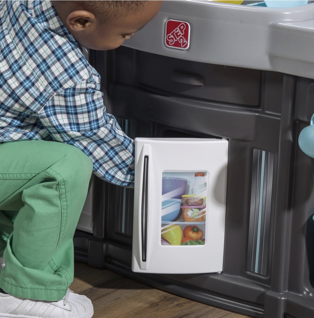 ชุดครัวจำลอง รุ่นใหม่ล่าสุด Step2 Modern Cook Kitchen ดีไซน์โมเดิร์น ทันสมัย แบบที่ทุกคนในบ้านชื่นชอบ นำเข้าจาก USA แท้ 100% ราคา 5,590 บาท พร้อมส่ง