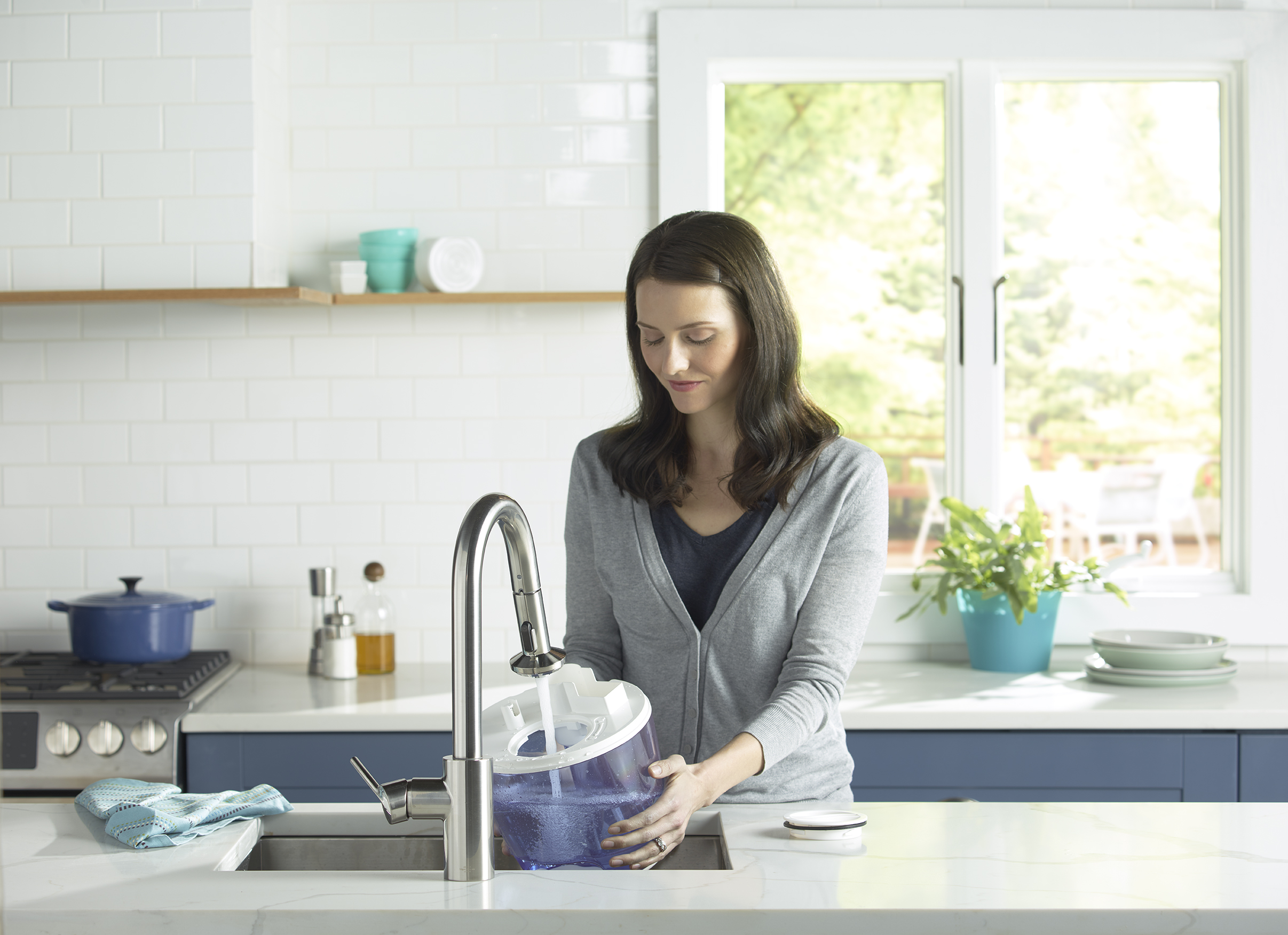 สินค้าพร้อมส่ง รุ่นใหม่ล่าสุด!! เครื่องพ่นไอระเหย วิคส์ แบบไอเย็น ไม่ต้องใช้ฟิลเตอร์ ดูแลรักษาง่าย Vicks Filter-Free Ultrasonic Visible Cool Mist Humidifier, V4600 #เครื่องพ่นไอเย็นเหมาะสำหรับผู้ที่เป็นภูมิแพ้นะคะ ราคา 3,190 บาท