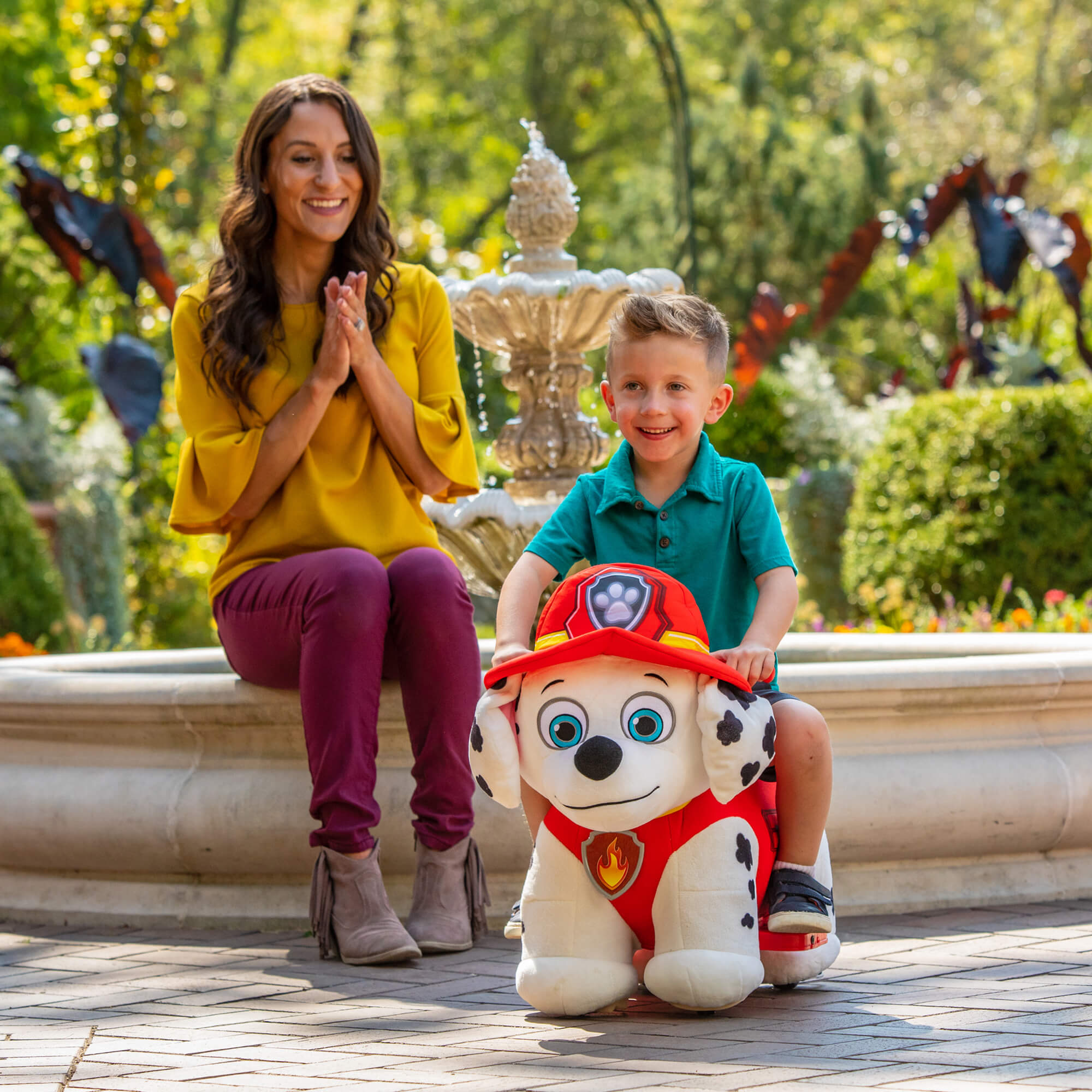 รถแบตเตอร์รี่ ตัวการ์ตูน Nick Jr. Paw Patrol 6V Plush Ride-On Toy สำหรับเด็ก จาก Huffy ราคา 5,990 บาท