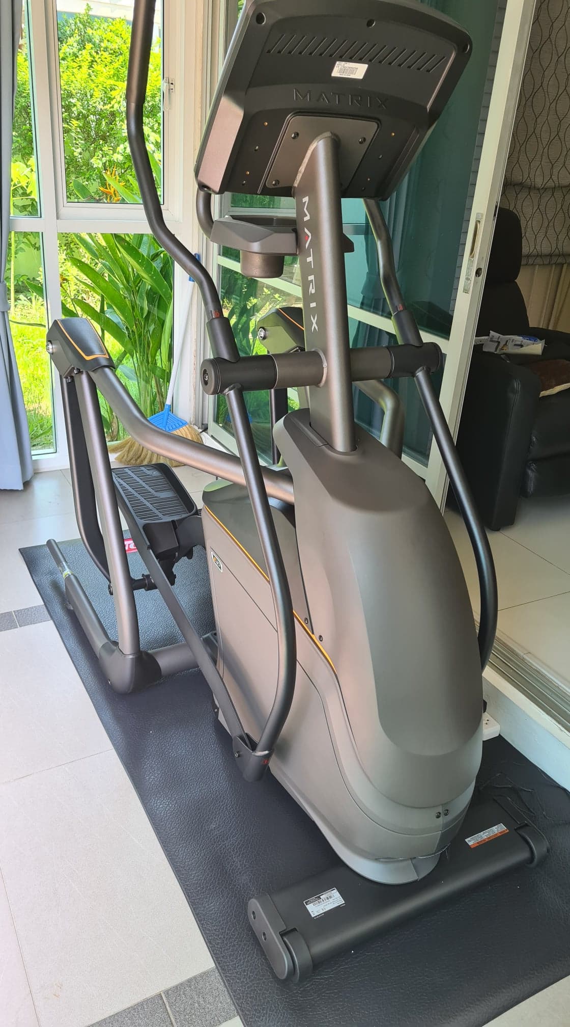 เครื่องเดินวงรี Matrix Elliptical E30XR USA