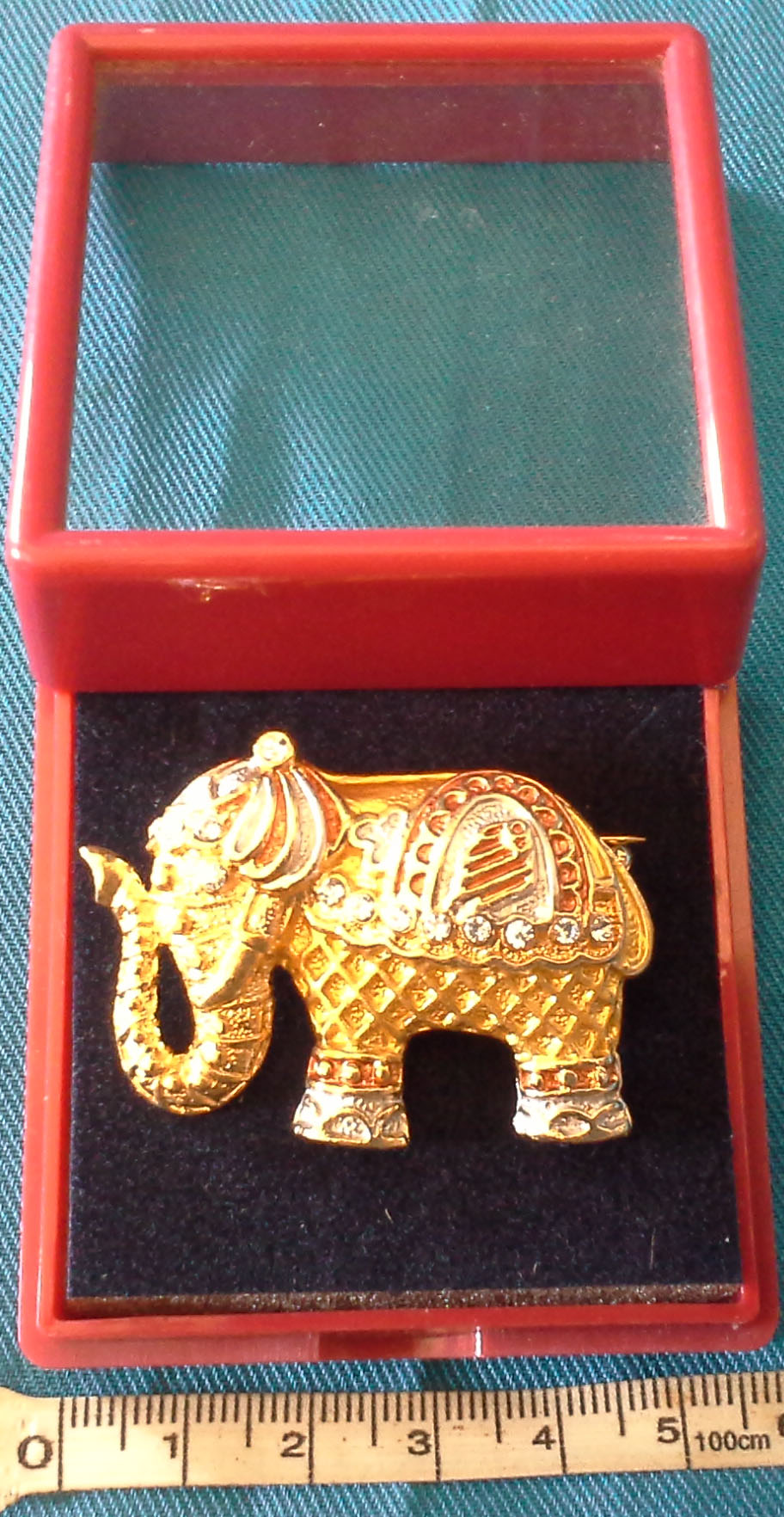 เข็มกลัดติดเสื้อช้าง