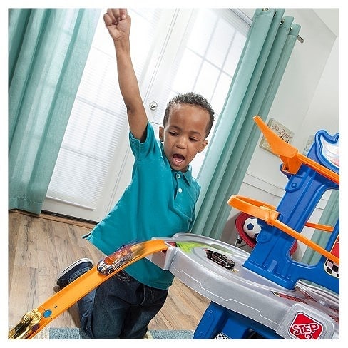 Hot Wheels™ Road Rally Raceway โต๊ะรถแข่ง Step2 นำเสนอรถแข่งขนาดเล็ก ในการแข่งรถแบบ Hot Wheels ™ ราคา 5,490 บาท