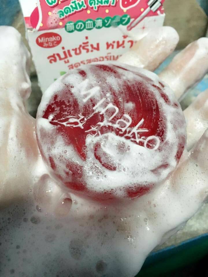 สบู่เซรั่มหน้าสด สูตรสตอเบอร์รี่ (Minako Strawberry Serum Soap)