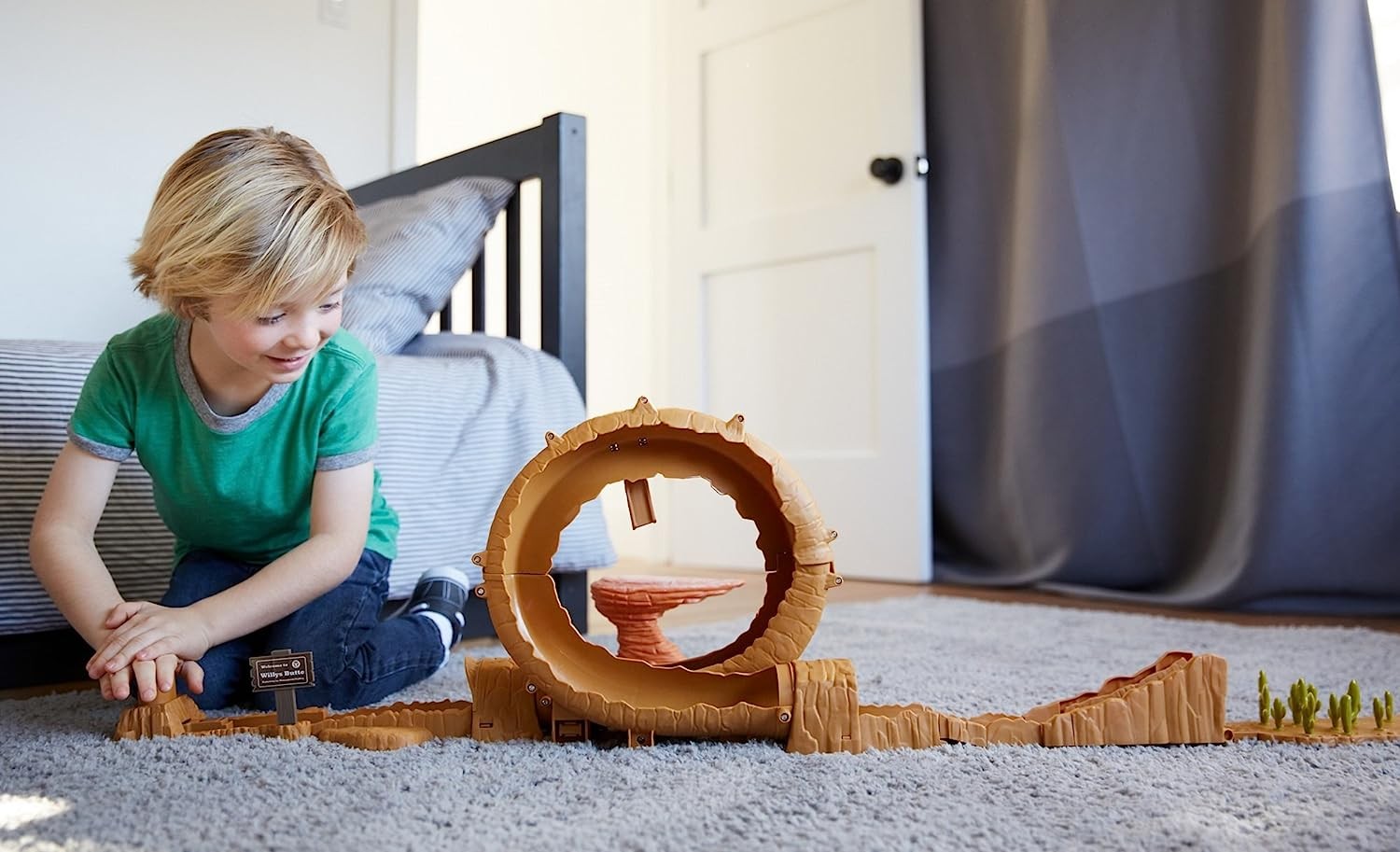 Mattel DVF40 Disney Pixar Cars 3 Willy's Butte Transforming Track Set ราคา2,490บาท