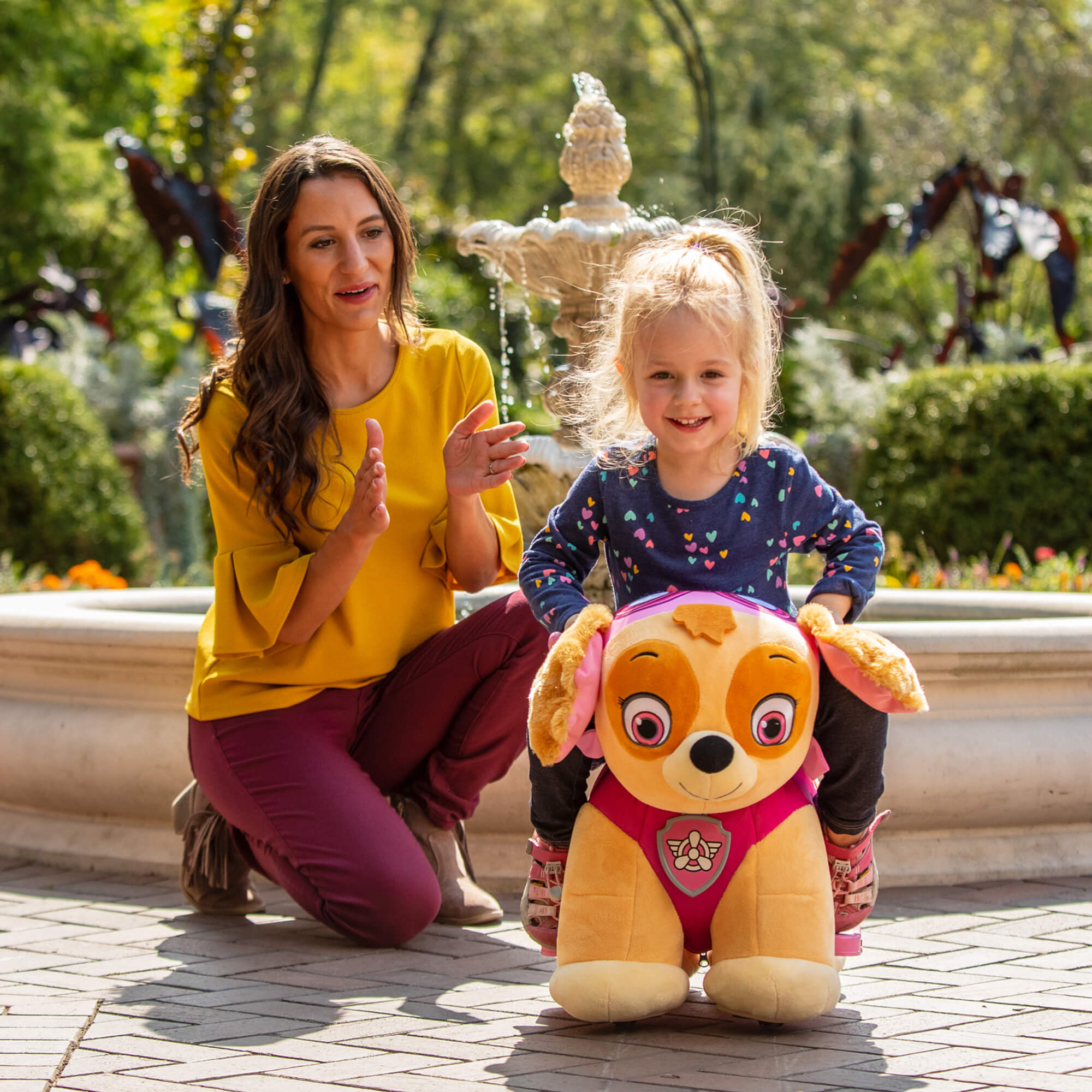 รถแบตเตอร์รี่ ตัวการ์ตูน Nick Jr. Paw Patrol 6V Plush Ride-On Toy สำหรับเด็ก จาก Huffy ราคา 5,990 บาท