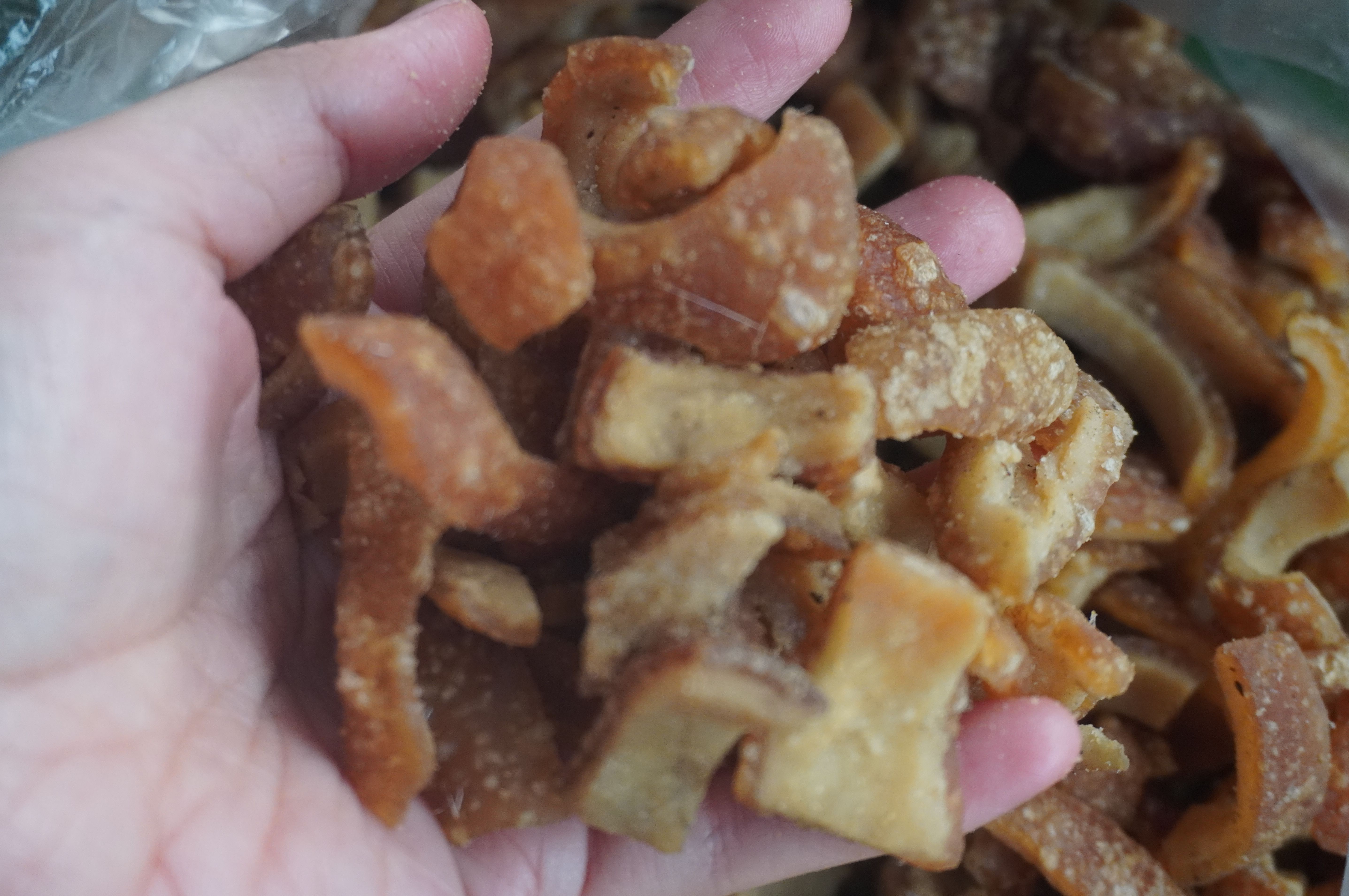 แคบหมู (สูตรไทยใหญ่ แบบที่ 2) ยังไม่ได้ทอด ขนาด 50 กรัม แคบหมูไร้มัน แคบหมูปรุงรส (ชนิดแห้ง ยังไม่ได้ทอด) แคบหมูไร้มันกึ่งสำเร็จรูป Pork rind, Pork crackling สูตรเด็ดไม่ซ้ำใคร สินค้าผลิตใหม่ตลอด รับประกันความพอใจ แคบหมูเชียงใหม่ รสชาติดี