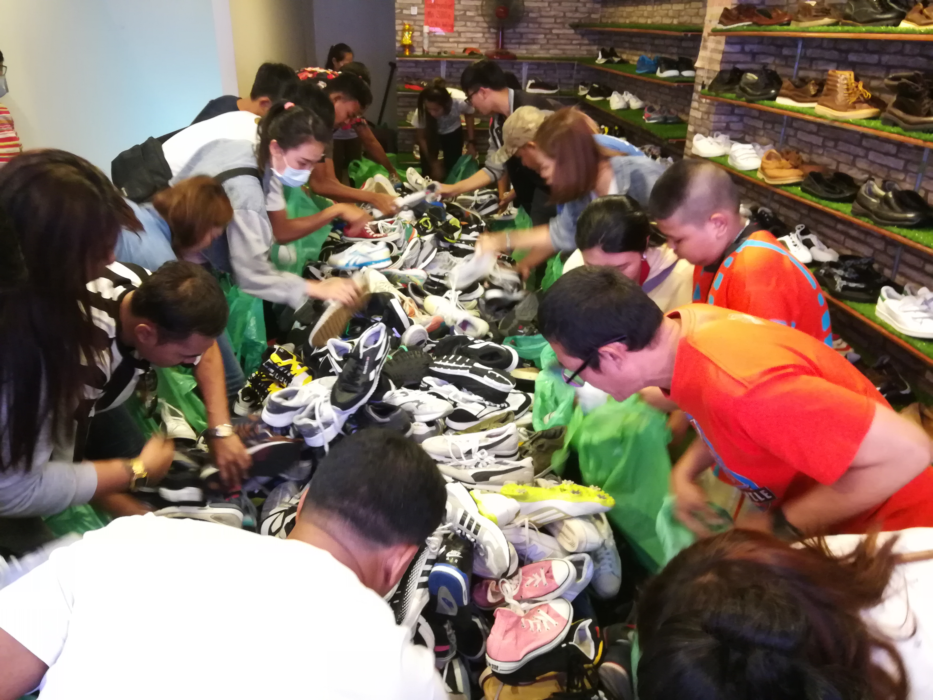 รองเท้ามือสองFootlongshoes