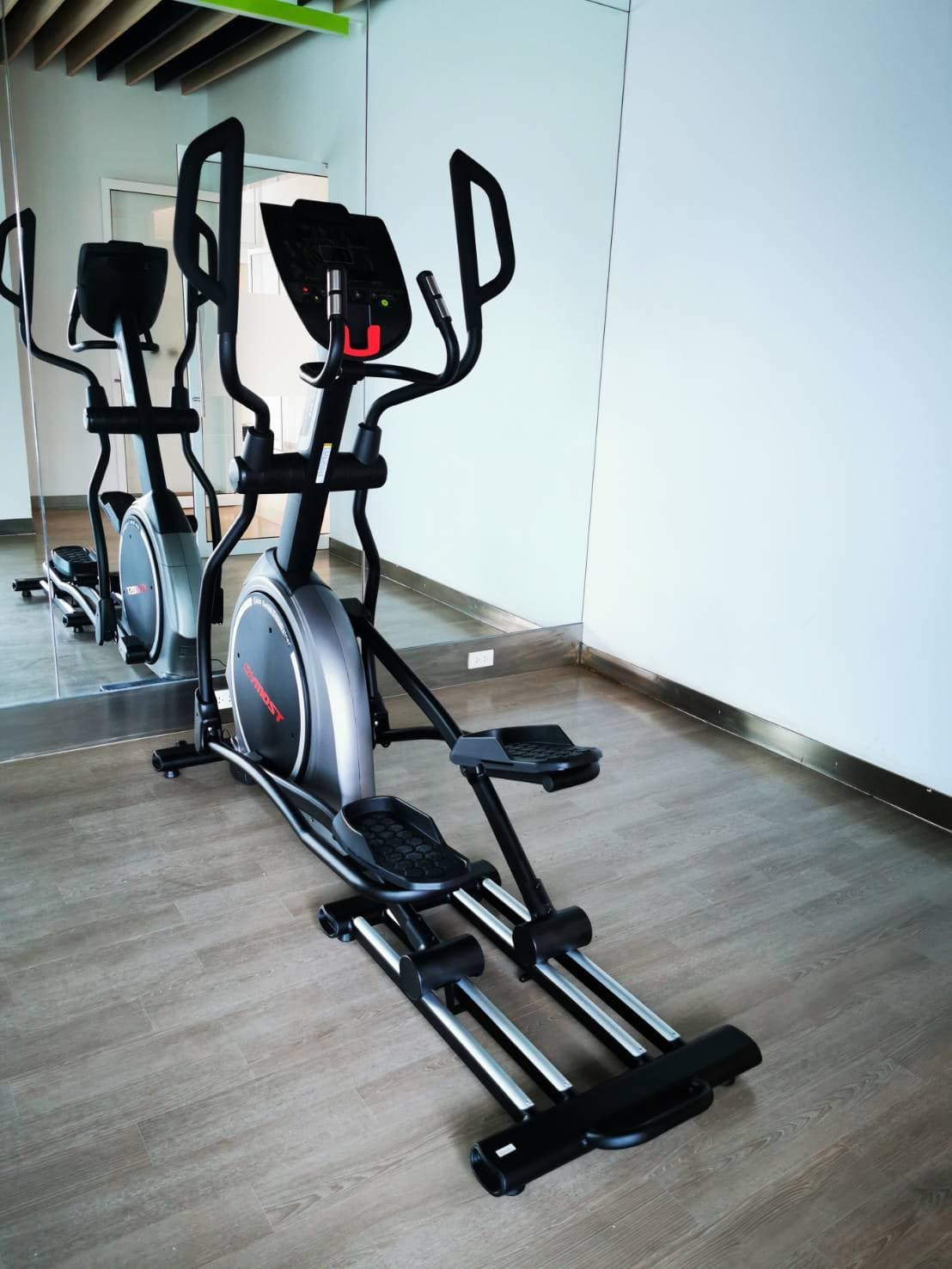 เครื่องเดินวงรี Gymost Eli2 Elliptical Trainer