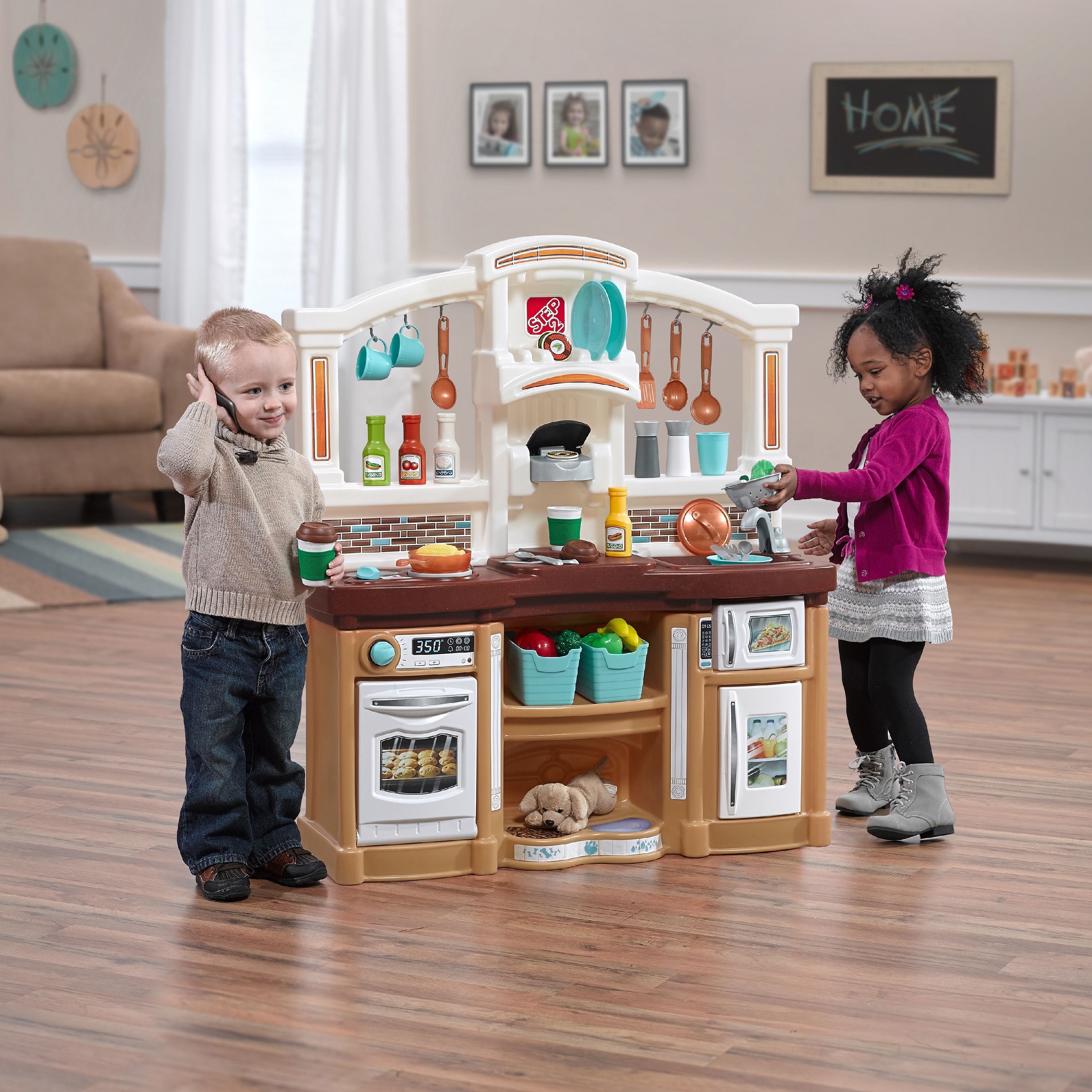 📣📣 พร้อมส่ง ! ครัว Step2 Fun with Friends Play Kitchen with 38 Piece Accessory Set - Brown ราคา 6,900 บาท