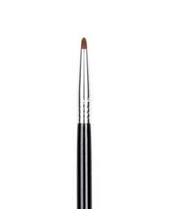 SIGMA :: F68 - Pin-Point Concealer แปรงขนสังเคราะห์ หัวแปรงเล็ก และแน่น ใช้สำหรับแต้มสีคอนซิลเลอร์ลงบริเวณจุดเล็กๆที่ต้องการปกปิดเป็นพิเศษ