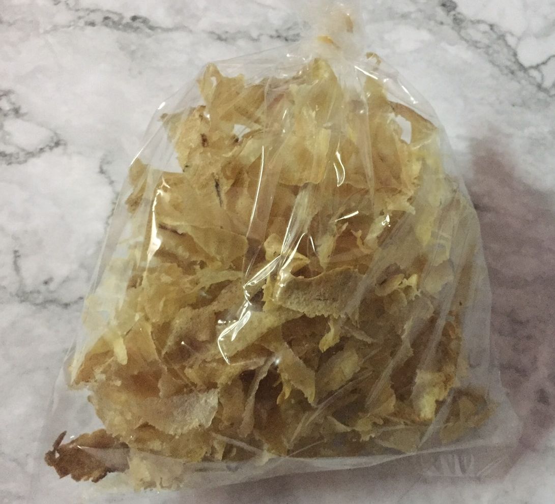 หนังฮอ หนังผอง (หนังวัว หนังควายแห้ง) ขนาด 50 กรัม ใช้ประกอบอาหารภาคเหนือ เช่น ยำหนัง หรือ ยำหนังฮอ ก่อนต้มหนังฮอ ควรนำไปแช่น้ำก่อน ประมาณ 10 นาที ยำหนังควาย ยำหนังฮอ หนังฮอ เป็นหนังวัวหรือหนังควายแห้ง ที่ต้มเปื่อยแล้ว ขูดเป็นชิ้นบาง ๆ บ้างก็หั่นเป็นชิ้น