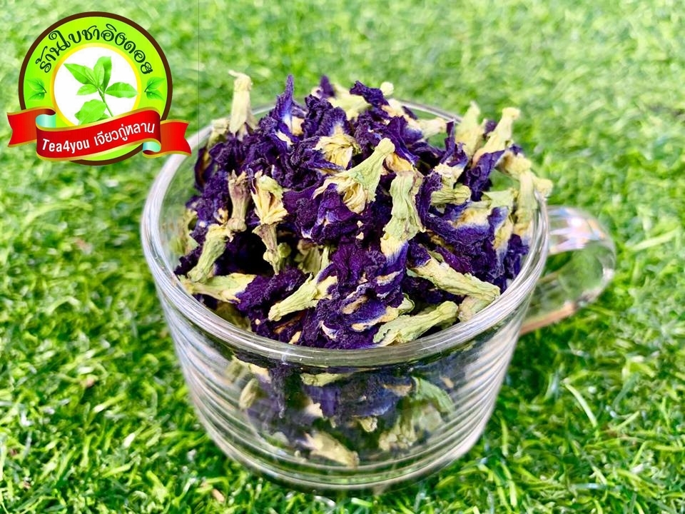 ดอกอัญชัน ดอกอัญชันแห้ง 100 กรัม Butterfly pea 100 g มีฤทธิ์ในการละลายลิ่มเลือด มีส่วนช่วยในการชะลอวัยและริ้วรอยแห่งวัย ต่อต้านอนุมูลอิสระในร่างกาย ช่วยเสริมสร้างภูมิต้านทานให้ร่างกายและเพิ่มพลังงานให้ร่างกาย