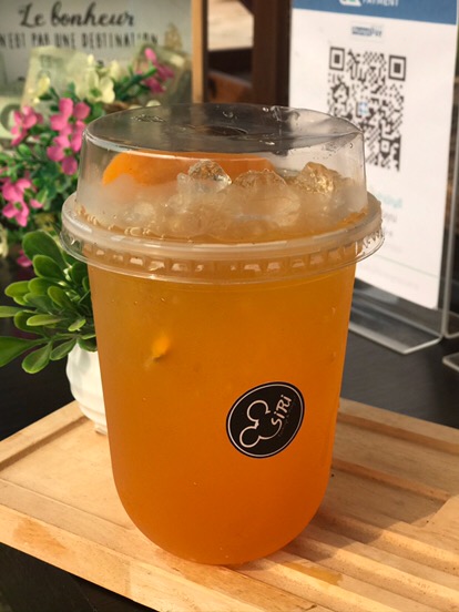 ผงพีช ขนาด 500 กรัม ชาพีช Peach Tea ผงชาพีชป่น ชาคุณภาพ มาตรฐาน อย. คัดสรรชาจากดอยพี้นที่เชียงใหม่ ราคามิตรภาพ ผลิตจากใบชาแท้ 3 สายพันธุ์ ทำให้ได้กลิ่นและรสชาติที่อร่อยและลงตัวสุด ๆ