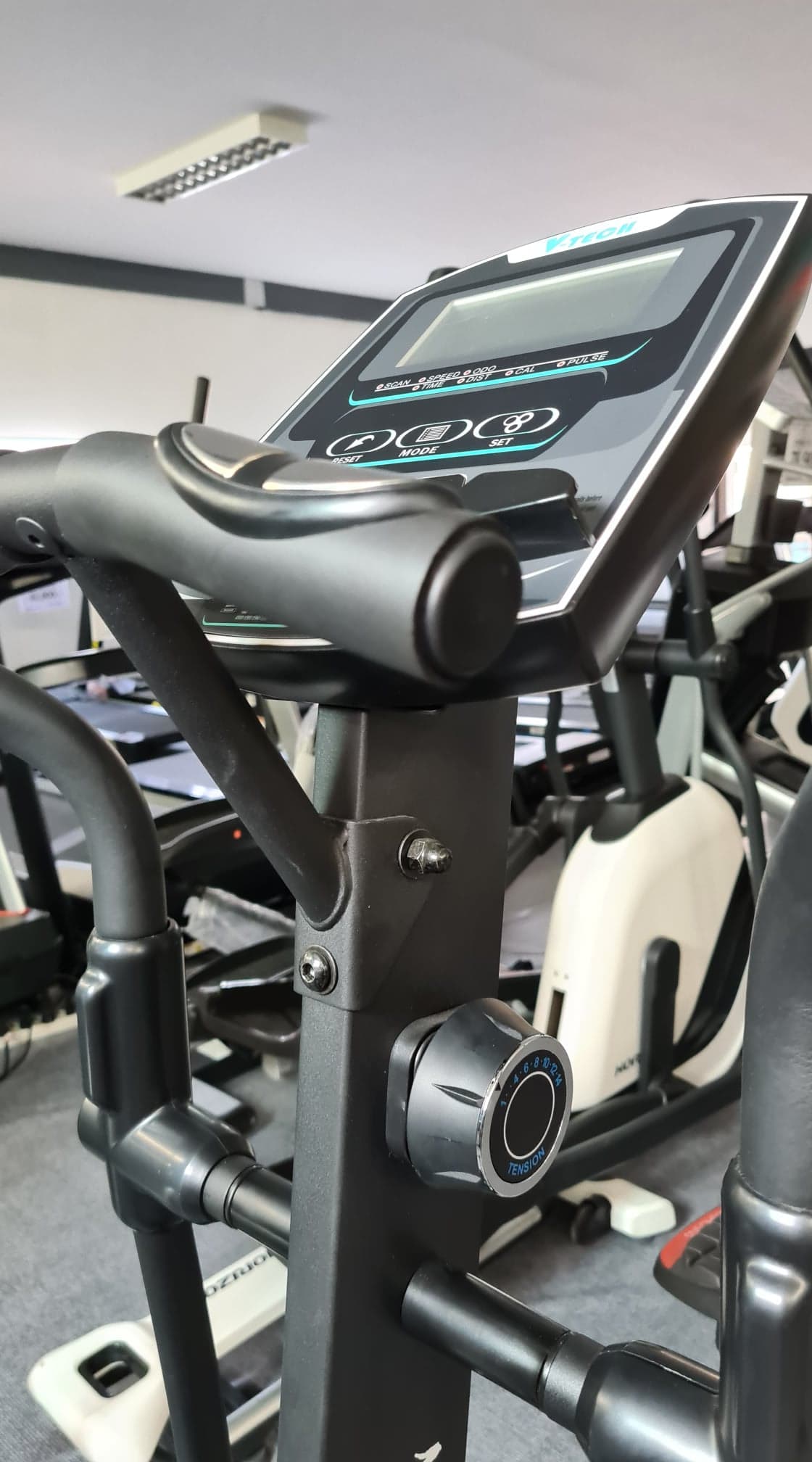 ขายตัวโชว์เครื่องเดินวงรี VTech LEO-XE เหลือ 9,900.-