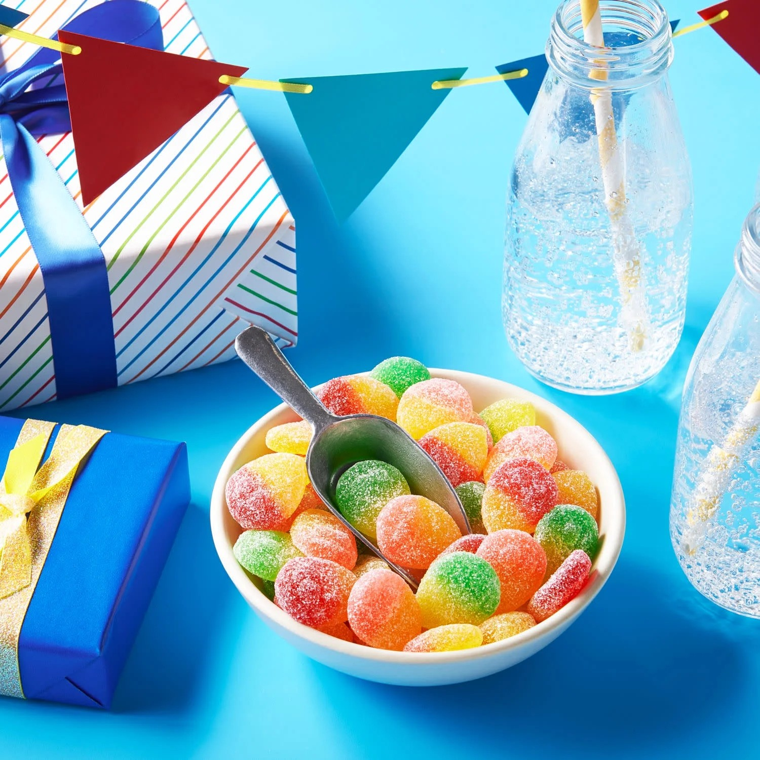 Newww ‼กัมมี่รสเปรี้ยวแสนอร่อย นำเข้าเองจาก🇺🇸 ของแท้ 💯 Jolly Gummies Lemonade Stand Sours Gummies - กัมมี่ยอดฮิตรสเลม่อน เปรี้ยวหวาน ถุง 13 ออนซ์ ราคา 450 บาท / ถุง