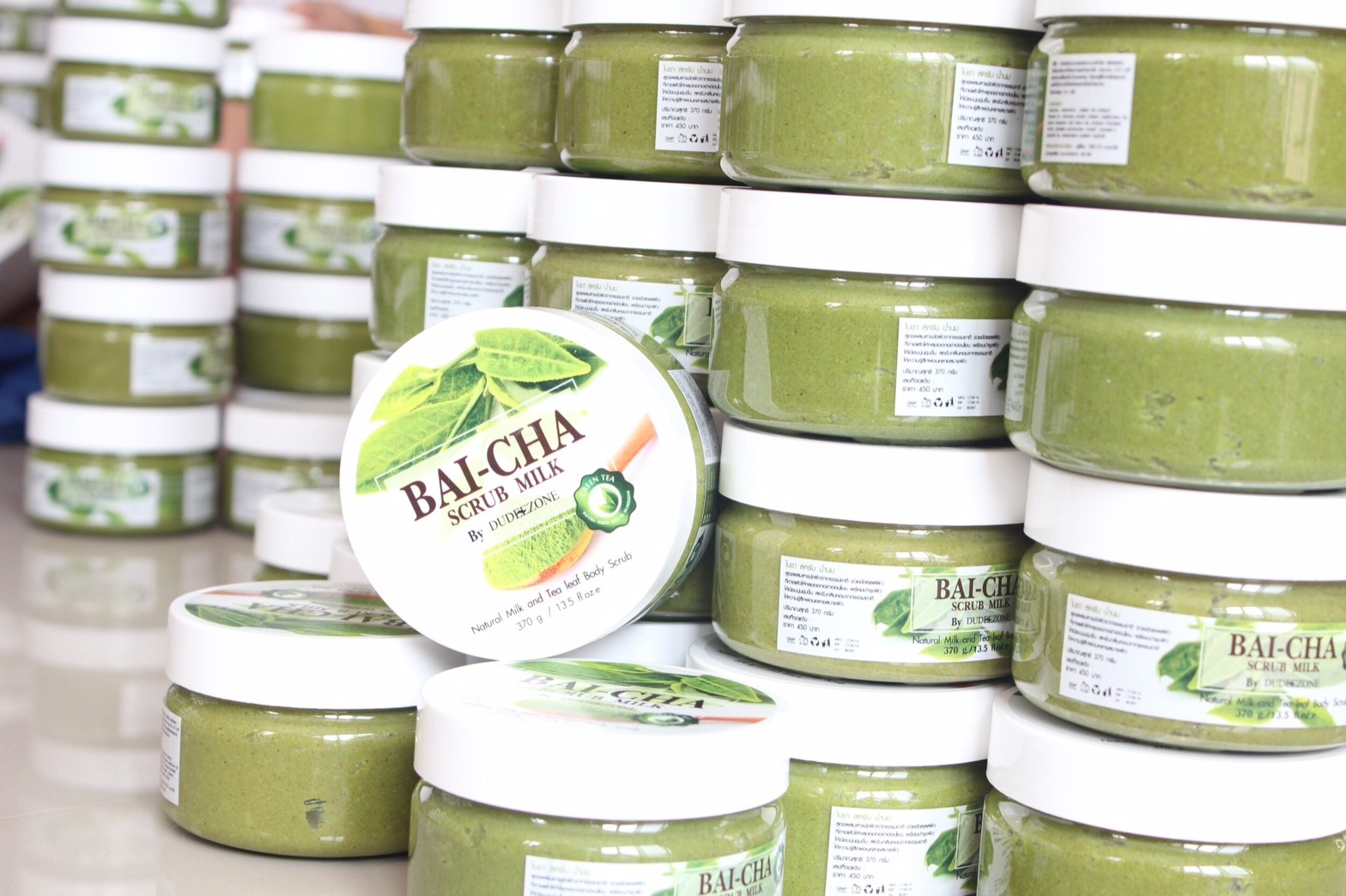 สครับใบชาผสมน้ำนม (Bai Cha Scrub Milk By DuDeezone)