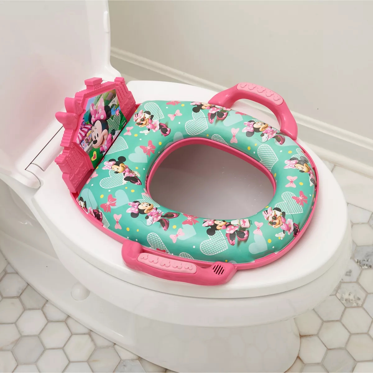เบาะรองชักโครกเด็ก Disney's Minnie Mouse "Sweet Chic" Deluxe Soft Potty Seat with Sound ราคา 1,1900 บาท
