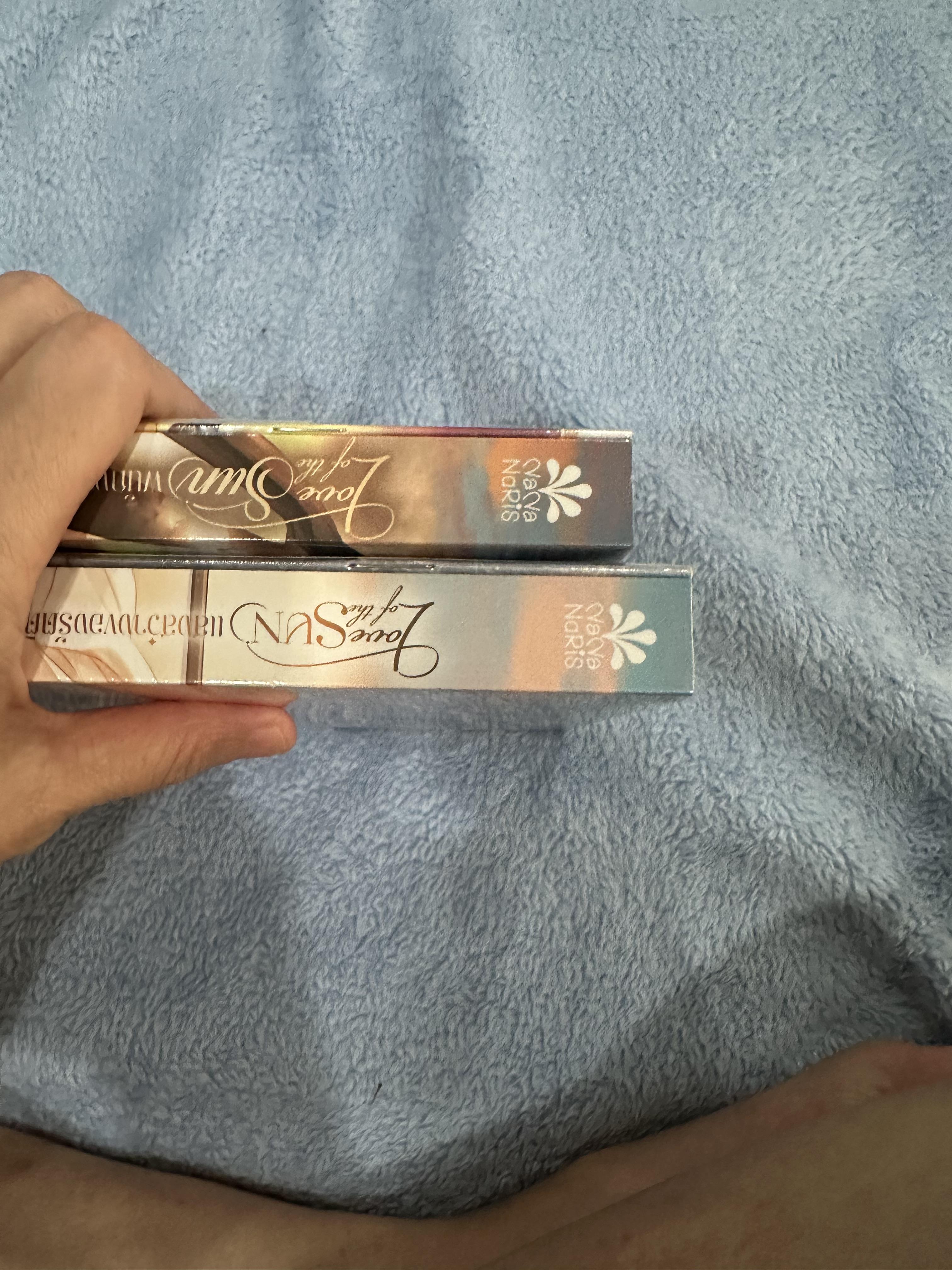 นิยายแต่ง 2 เรื่อง พนักงานดีเด่นของพันแสง + แสงสว่างจองรัตติกาล รอบจอง