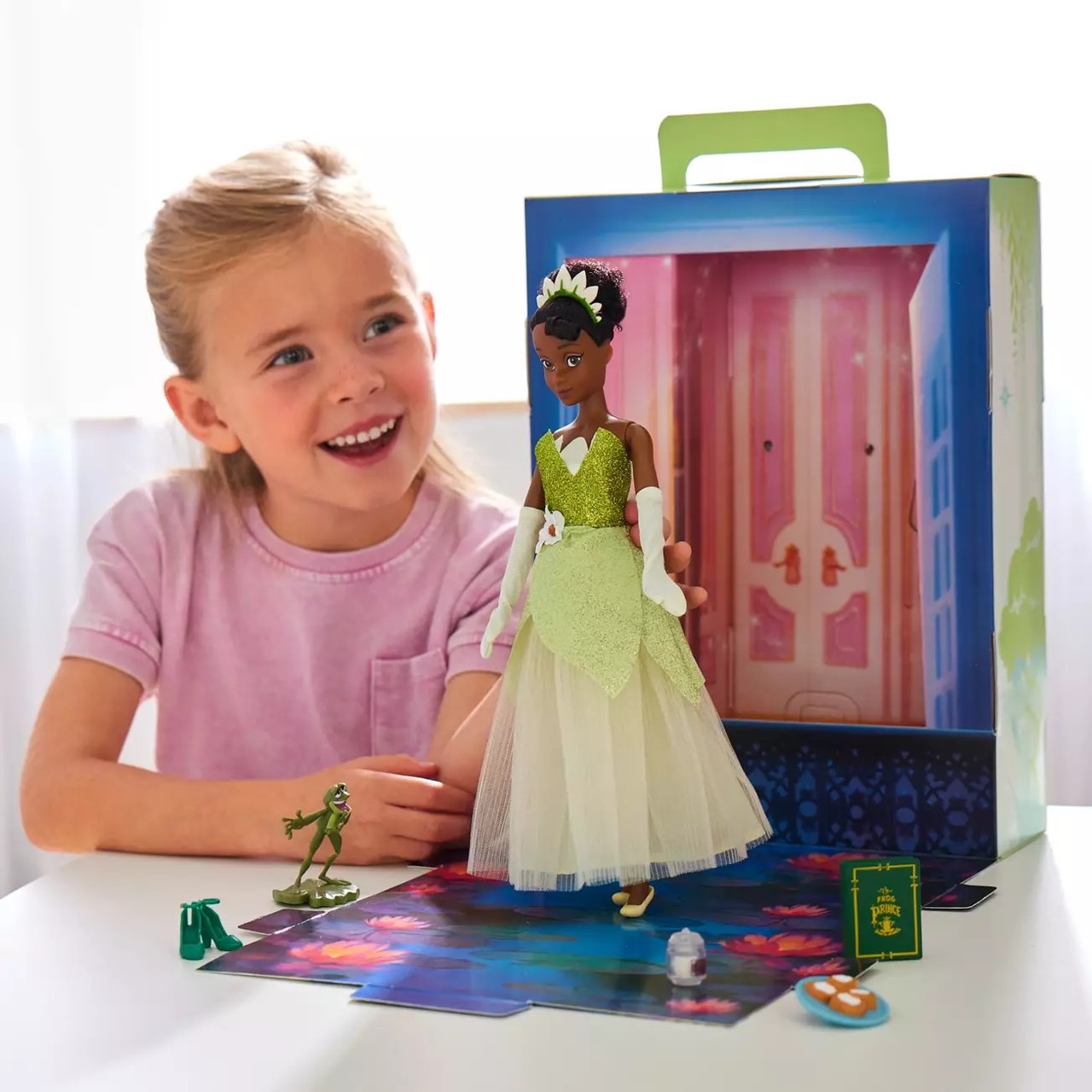 นำเข้า 🇺🇸 เซ็ทตุ๊กตาเทียน่าและกิจกรรมระบายสีTiana Disney Story Doll, The Princess and the Frog 11" ราคา 1,590 บาท