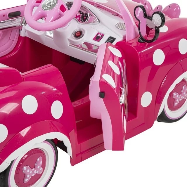 นำเข้า🇺🇸 รถแบตมินนี่เมาส์คันใหญ่ Disney Minnie Mouse Convertible Car 6 Volts Electric Ride-on, for Children Ages 3+ years, by Huffy ราคา 12,900 บาท