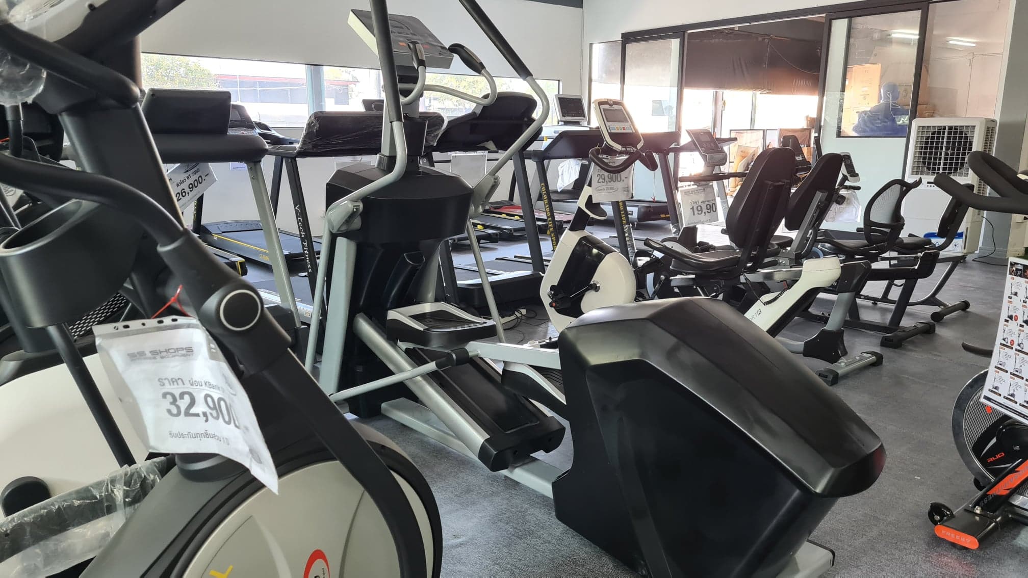 เครื่องเดินวงรี Elliptical: EX9201B (Commercial)