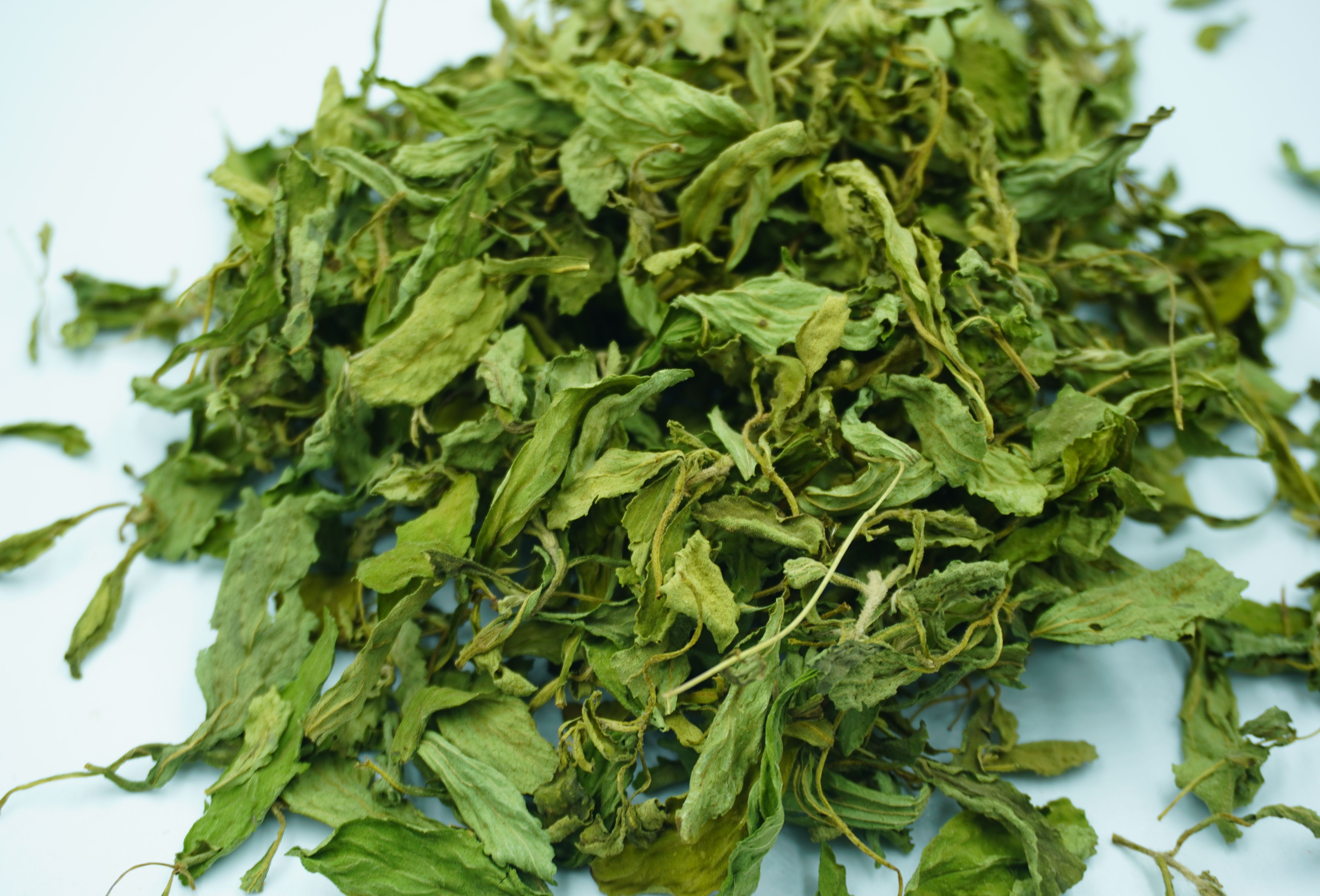 หญ้าหวาน หญ้าหวานแห้ง ขนาด 1 กิโลกรัม ชาหญ้าหวาน หญ้าหวานอบแห้ง Stevia (สตีเวีย) สมุนไพรหญ้าหวานให้ความหวานเหมือนน้ำตาล แต่ไม่ให้พลังงาน รับประทานเท่าไหร่ก็ไม่อ้วน จึงช่วยในการควบคุมน้ำหนักได้เป็นอย่างดี