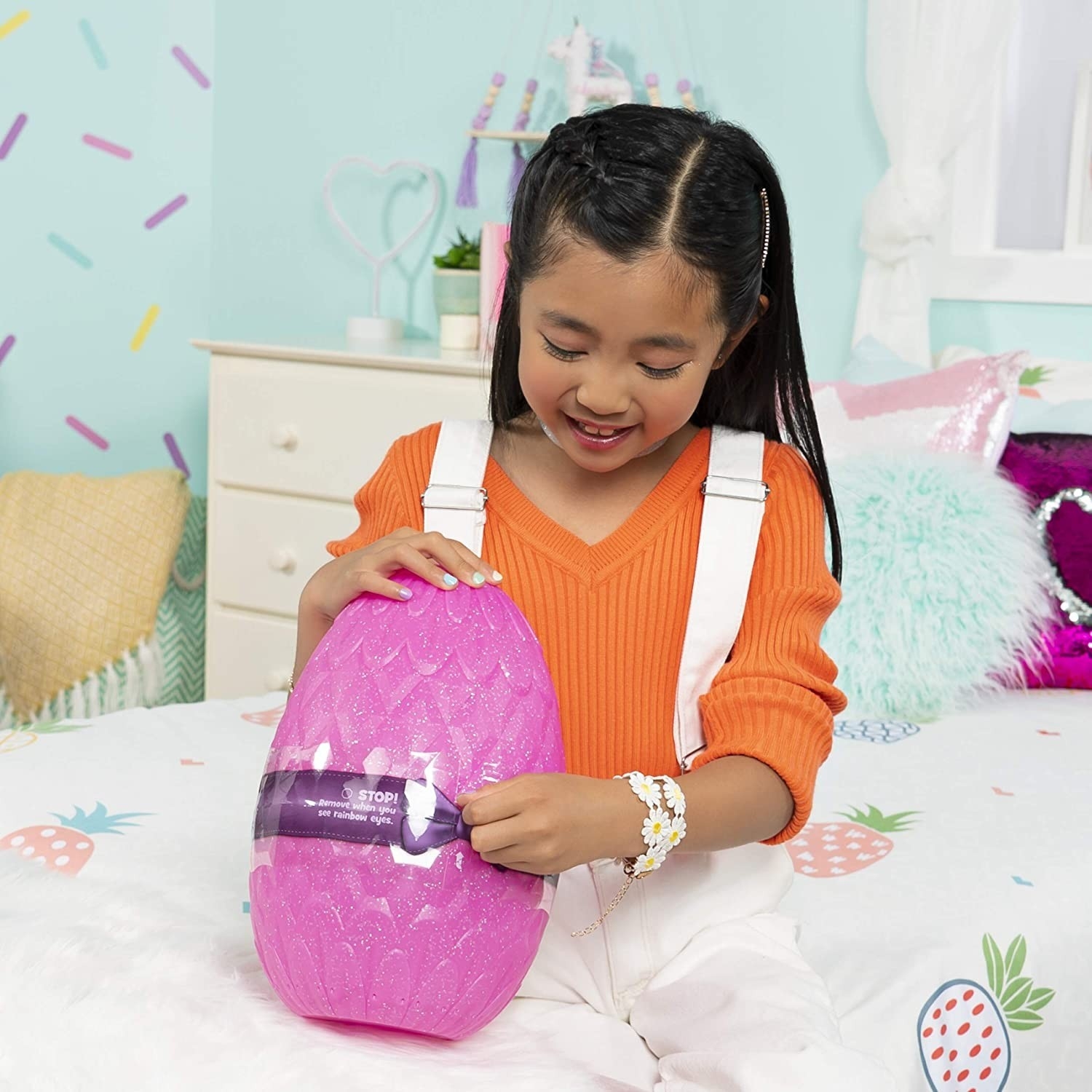 ตุ๊กตาฟักไข่ Hatchimals Wow, Llalacorn 32-Inch Tall Interactive with Re-Hatchable Egg (Styles May Vary) ราคา 3590 บาท
