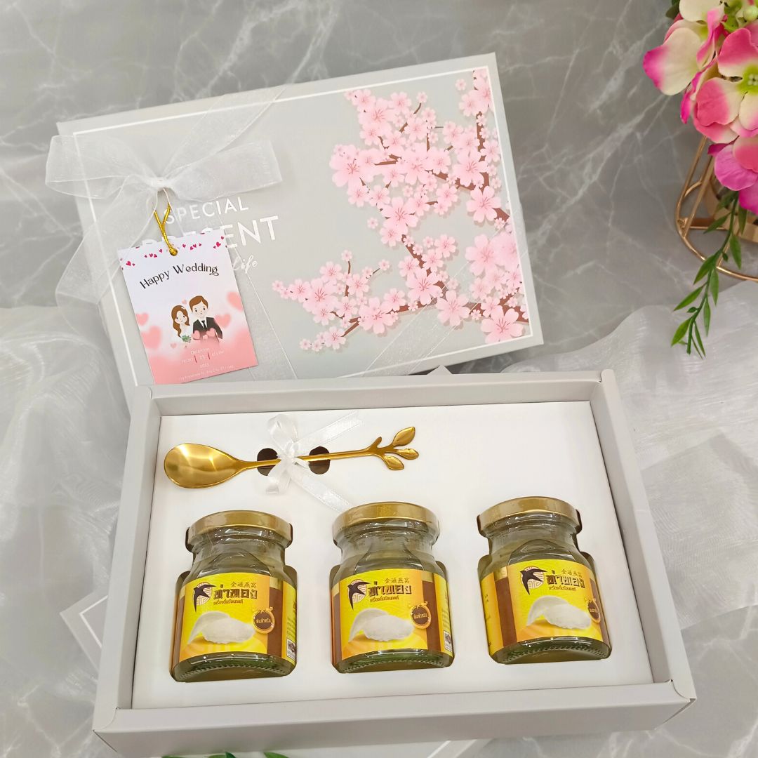 ชุดของรับไหว้ งานแต่งงาน ลายซากุระ รังนก 70มล. x 3ขวด บรรจุกล่อง พร้อมถุง และการ์ด