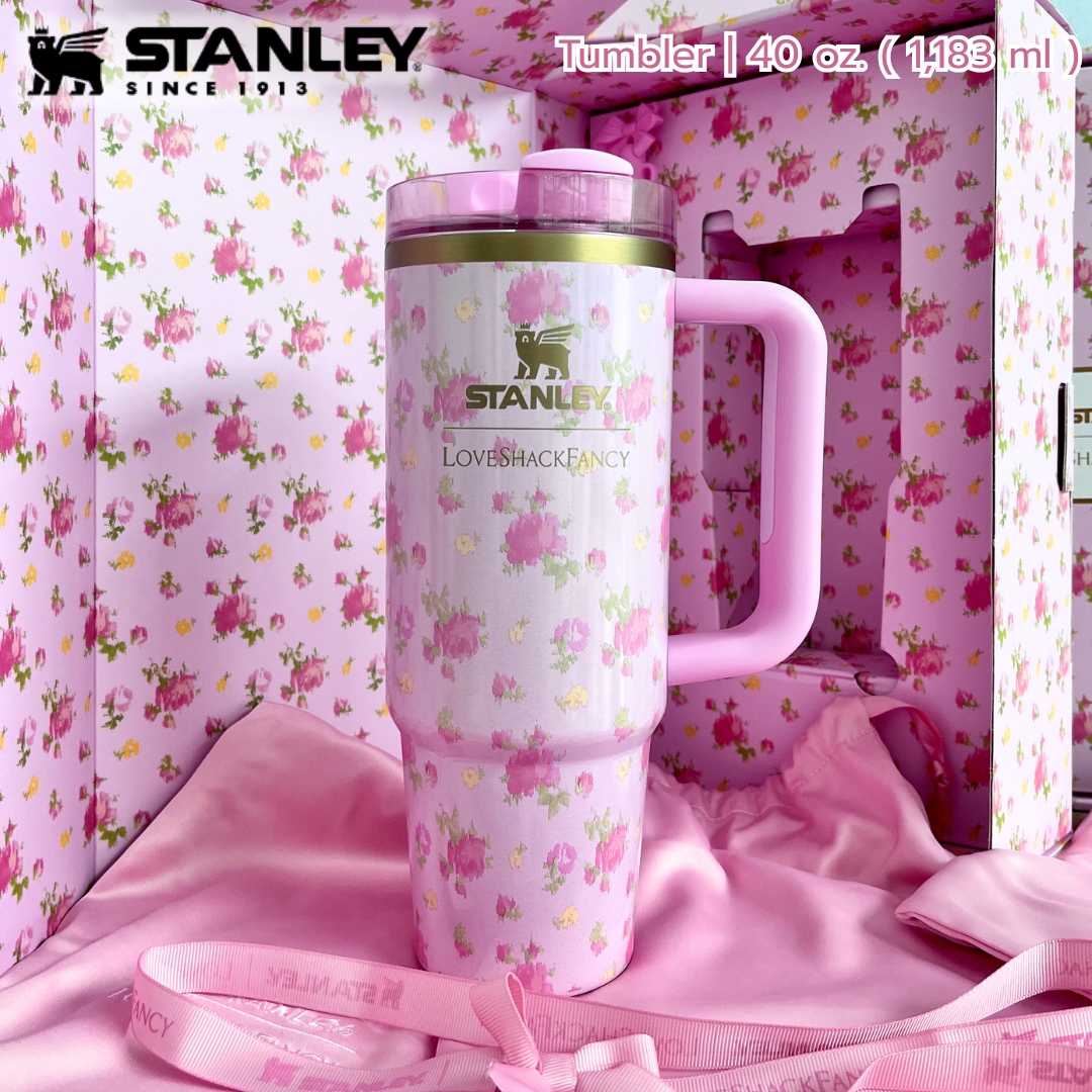 สินค้าพร้อมส่ง นำเข้า 🇺🇸 ✨🌷Stanley 1913 x LoveShackFancy รุ่นลิมิเต็ดอิดิชั่น ‼ รวมความแข็งแรงทนทานของแก้ว Stanley 🌸🌼สั่งสินค้ารบกวนทักแชทแจ้งขนาดไซส์ @ฺBabythingshop มี@นำหน้า