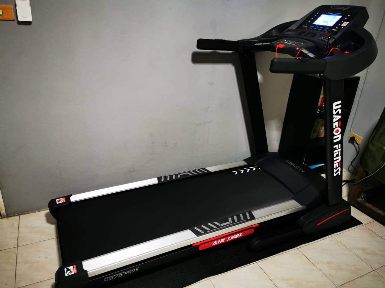 ขายตัวโชว์ลู่วิ่งไฟฟ้า USAeon รุ่น A275Pro2 Treadmill USA