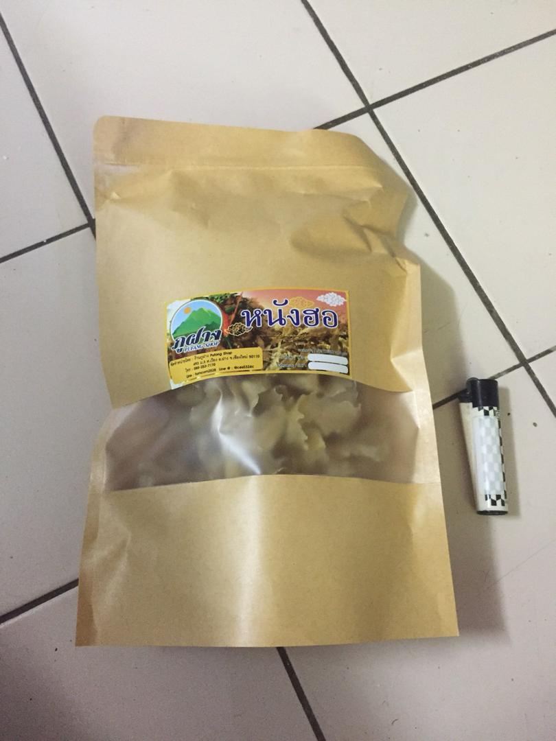 หนังฮอ หนังผอง (หนังวัว หนังควายแห้ง) ขนาด 50 กรัม ใช้ประกอบอาหารภาคเหนือ เช่น ยำหนัง หรือ ยำหนังฮอ ก่อนต้มหนังฮอ ควรนำไปแช่น้ำก่อน ประมาณ 10 นาที ยำหนังควาย ยำหนังฮอ หนังฮอ เป็นหนังวัวหรือหนังควายแห้ง ที่ต้มเปื่อยแล้ว ขูดเป็นชิ้นบาง ๆ บ้างก็หั่นเป็นชิ้น