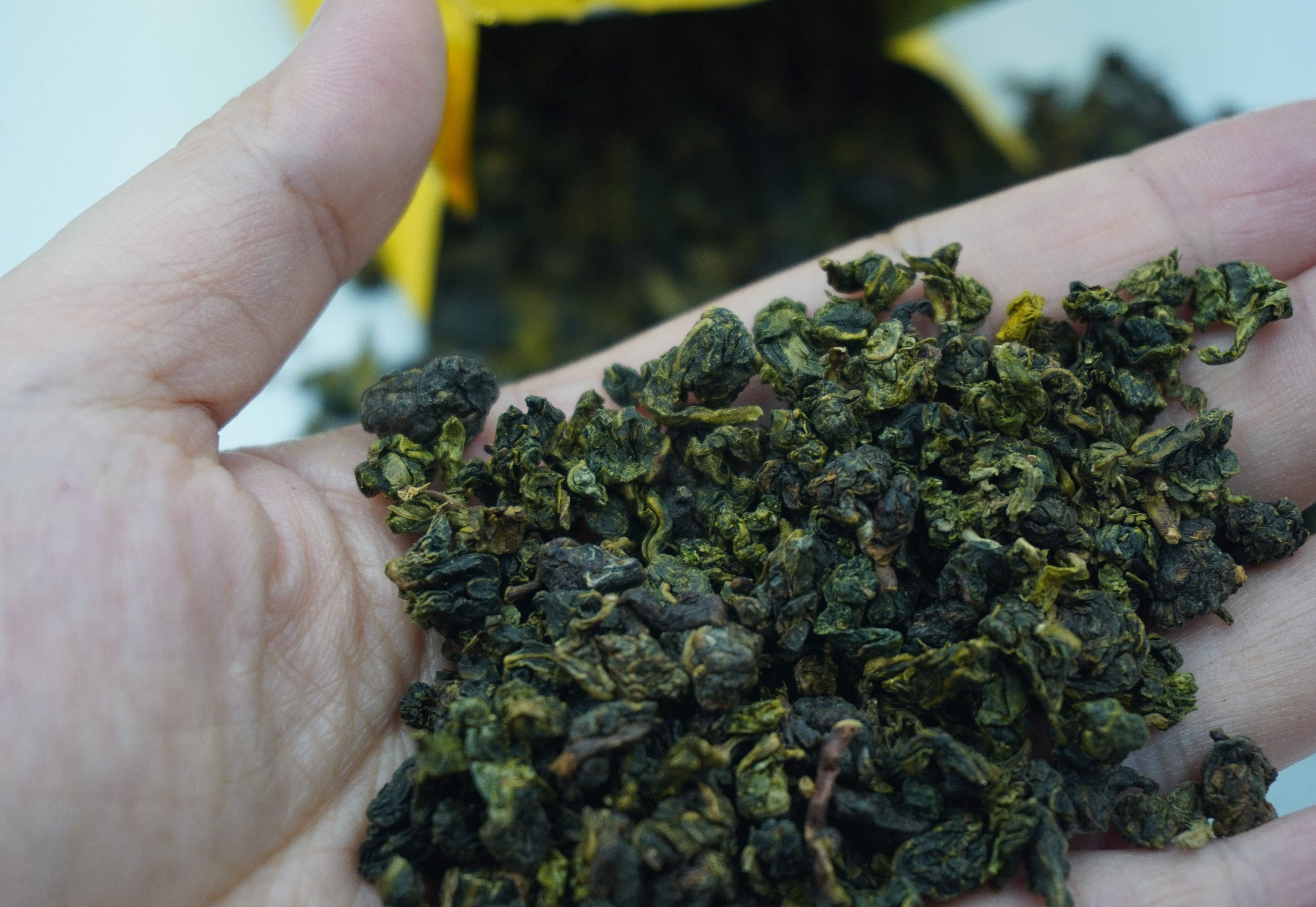 ชาทิกวนอิม ขนาด 500 กรัม ชาทิกวนอิม เกรด A พรีเมี่ยม เกรดดีที่สุด เป็นยอดชาที่ดีที่สุดในตระกูลชาอู่หลง ชาอู่หลงทิกวนอิม ทิกวนอิม Tie Guan Yin Tea คัดพิเศษเฉพาะยอดใบชา มีกลิ่นหอมคล้ายดอกไม้ ซึ่งเป็นกลิ่นธรรมชาติของใบชา น้ำชามีรสชาตินุ่ม ชุ่มคอ