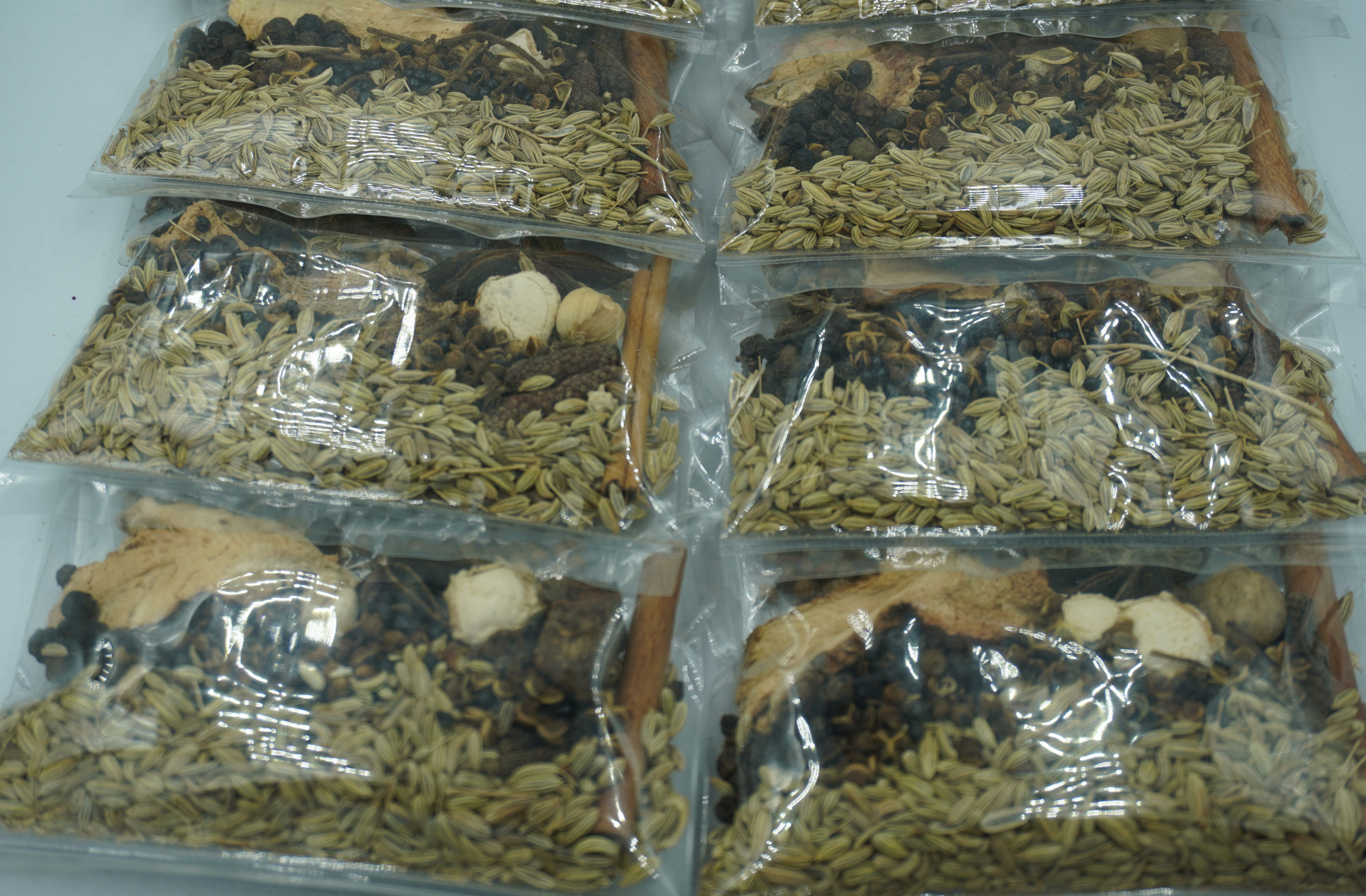 เครื่องเทศ จำนวน 1 แผง มี 10 ห่อ Thai Herbs & Spices เครื่องพะโล้ เครื่องก๋วยเตี๋ยว เครื่องเทศ ชุดพะโล้ ผงพะโล้ เครื่องพะโล้ สามารถนำไปทำอาหารได้หลากหลายเมนูต้ม ตุ๋นยาจีน สำเนา