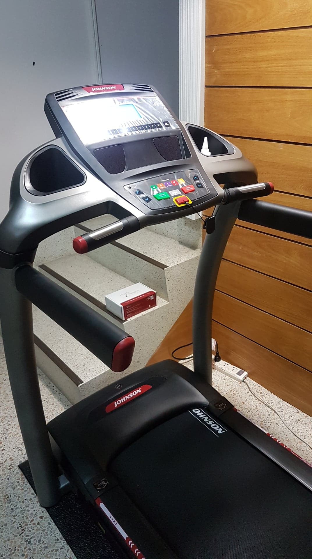 ลู่วิ่งไฟฟ้า Johnson8.1T รับส่วนลดพิเศษอีกเพียบ