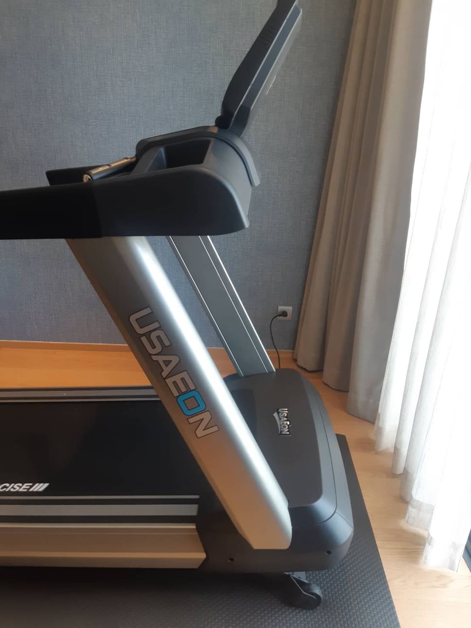 ลู่วิ่งไฟฟ้าฟิตเนส USAeon รุ่น Ai62 Motor 5 AC