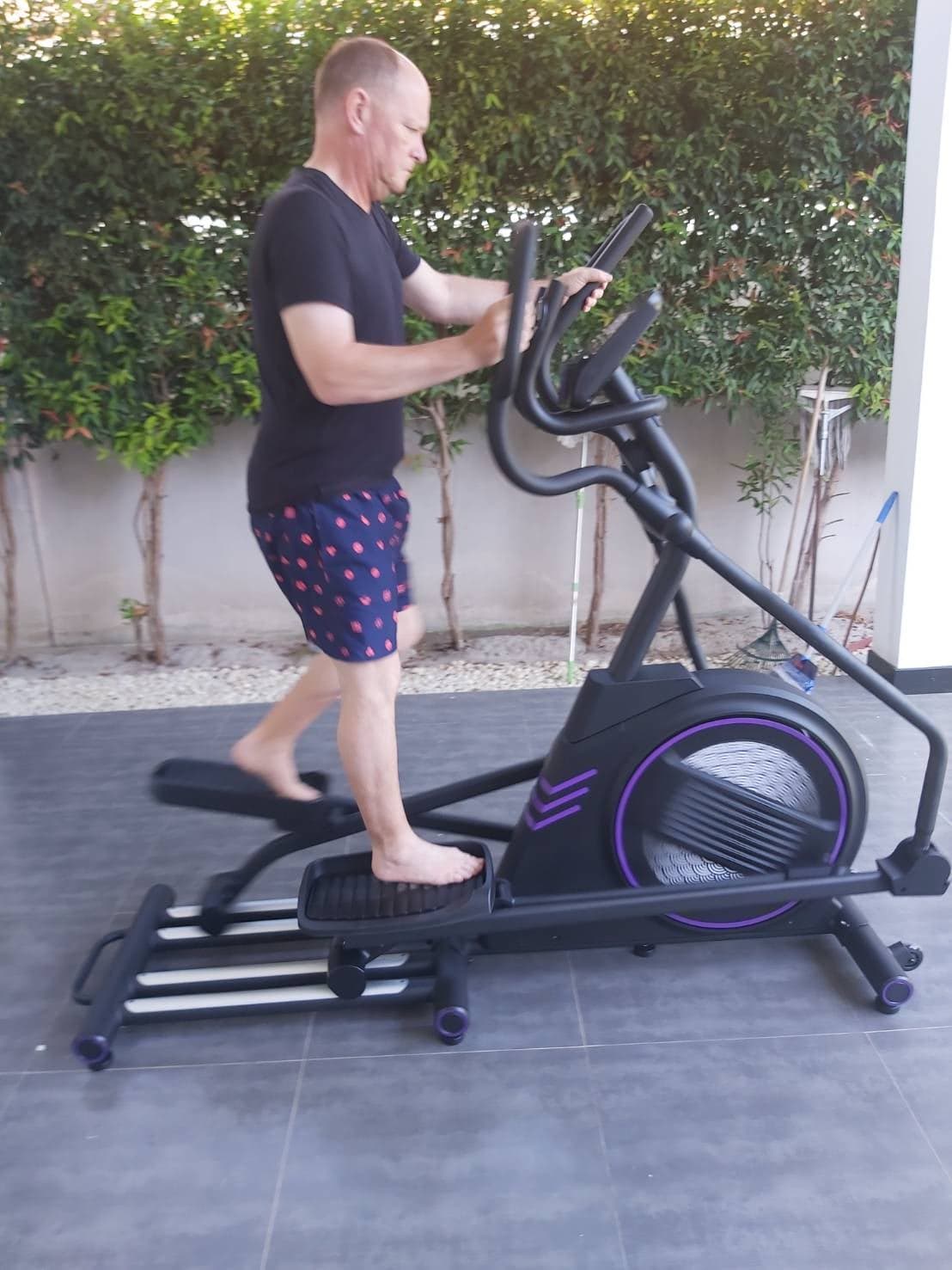 Elliptical เครื่องเดินวงรี V-Tech รุ่น WHALE-XE ลดเพียบ! ติดต่อ