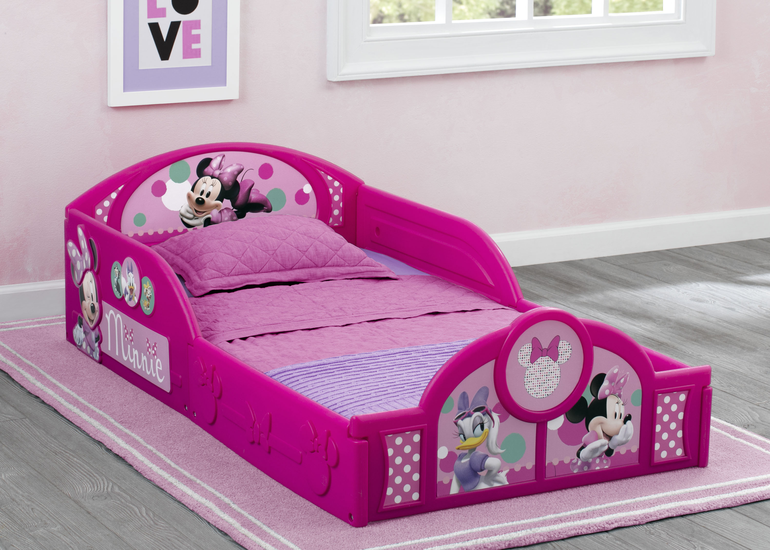 เตียงนอนเด็กเล็กลายการ์ตูนมินนี่ เม้าส์ จากดิสนีย์ Disney Minnie Mouse Plastic Sleep and Play Toddler Bed by Delta Children