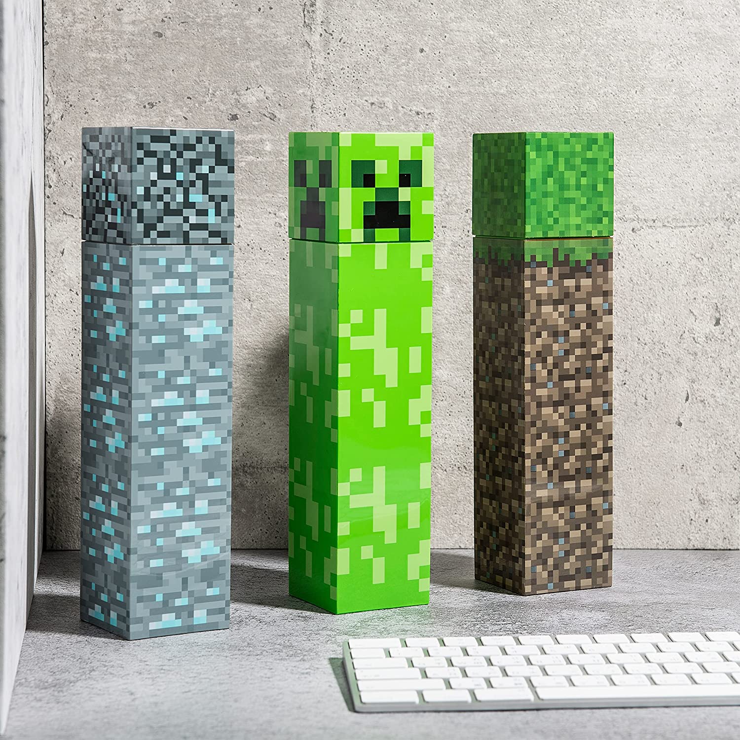 ขวดน้ำทรงสี่เหลี่ยม Zak Designs Creeper Minecraft (22oz, พลาสติก, Non BPA) ราคา 1190 - บาท