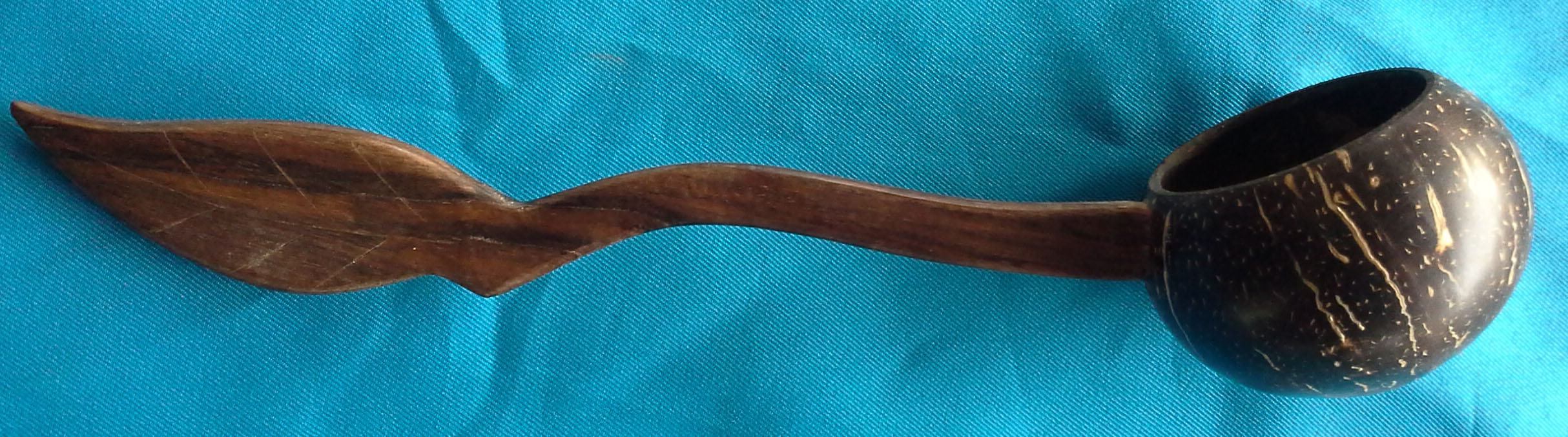 กระบวยตักน้ำจากกะลา