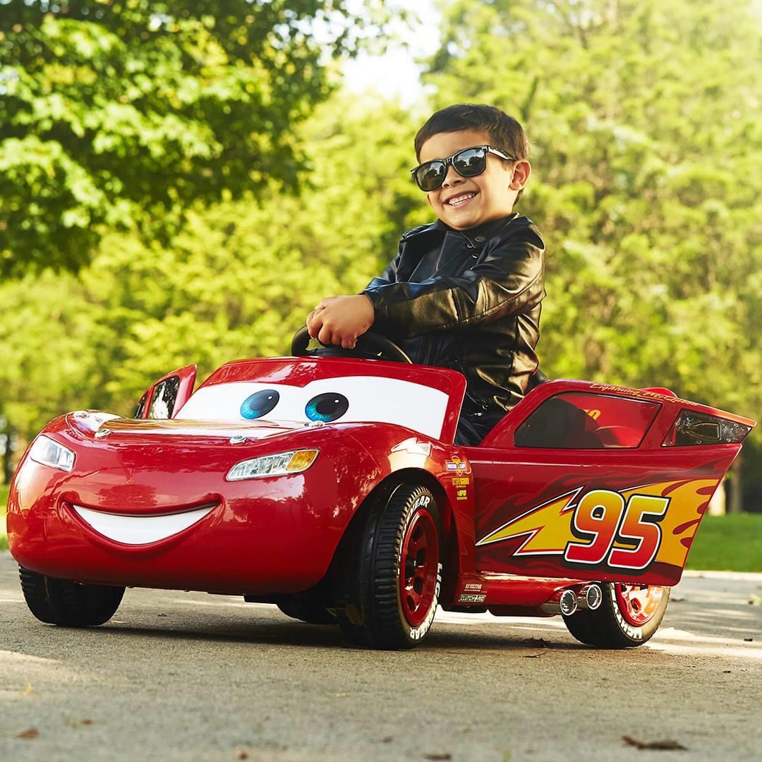 Disney•Pixar Cars 3 Lightning McQueen 6V Battery-Powered Ride On by Huffy รถแบตเตอรี่เด็ก คาร์ส แมคควีน คันใหญ่ ลิขสิทธิ์แท้ โดย Huffy นำเข้า อเมริกา ราคา 12900 บาท