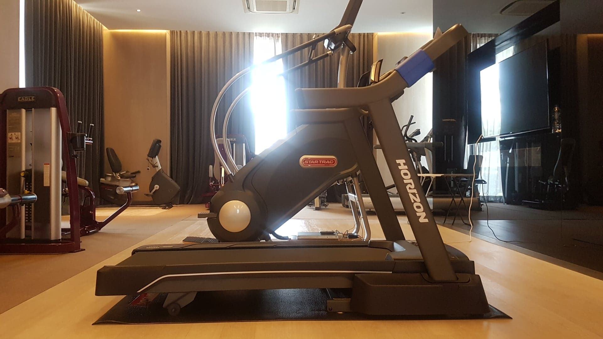 ลู่วิ่งไฟฟ้า Horizon 7.0AT clearance sale