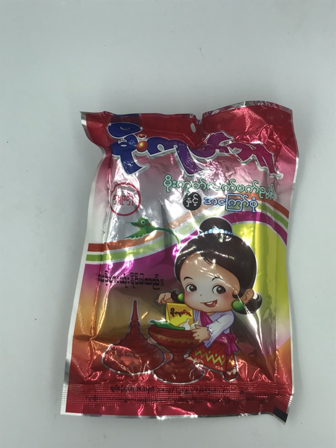 เลอะเพ็ตโตะ สีชมพู Lephet and Assorted Fries (ถั่วรวม 1 ถุง ใบเมี่ยง 1 ถุง) ยำใบชา เมี่ยงยำ เมี่ยงพม่า เมี่ยงยำถั่วรวม ลักษณะเป็นใบเมี่ยงบดน้ำ Hot and Sour