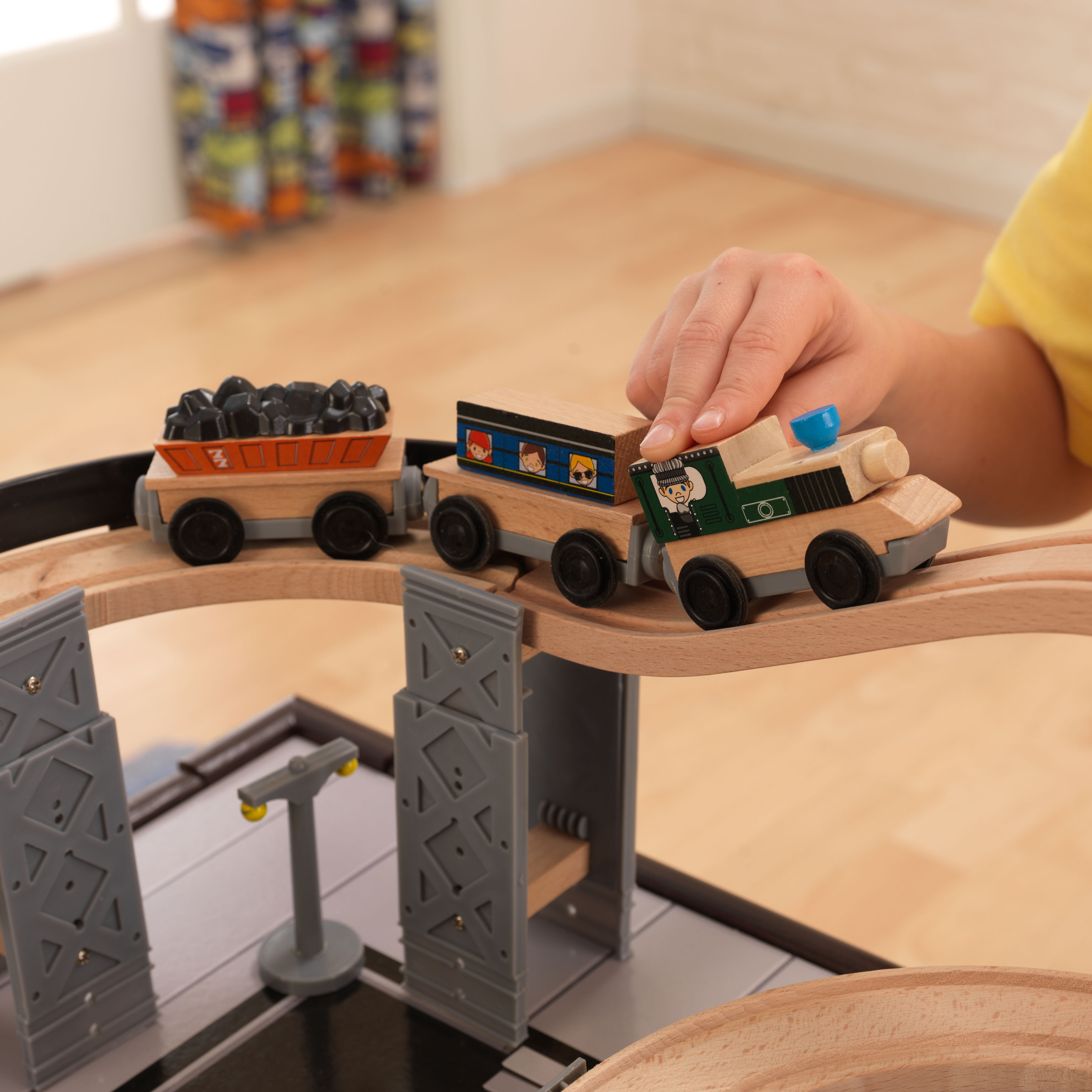 KidKraft Metropolis Train Set and Table โต๊ะเมืองจำลอง รถไฟชุดใหญ่แบบมีลิ้นชักมาพร้อมกับเซทรถไฟพร้อมเล่นทั้งหมด100 ชิ้น นำเข้าจาก USA ของแท้ 100%