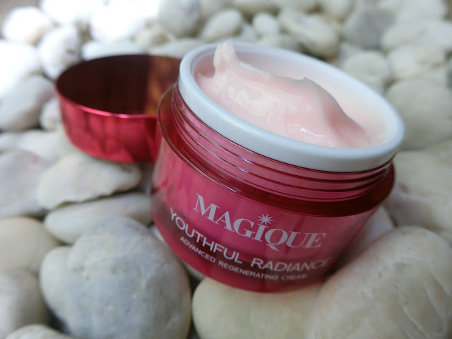MAGIQUE YOUTHFUL RADIANCE ADVANCED REGENERATING NIGHT CREAM (มาจีค ยูธฟูล เรเดียนซ์ แอดวานซ์ รีเจเนอเรติง ไนท์ครีม)