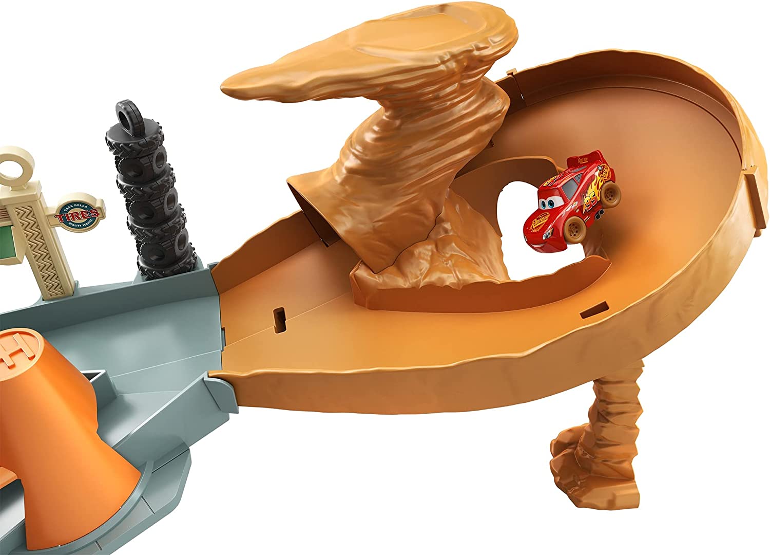 สนามแข่งรถDisney Pixar Cars Mini Racers Radiator Springs Spin Out Playset with Pitty and Exclusive Lightning McQueen Vehicle ราคา 1590.- บาท