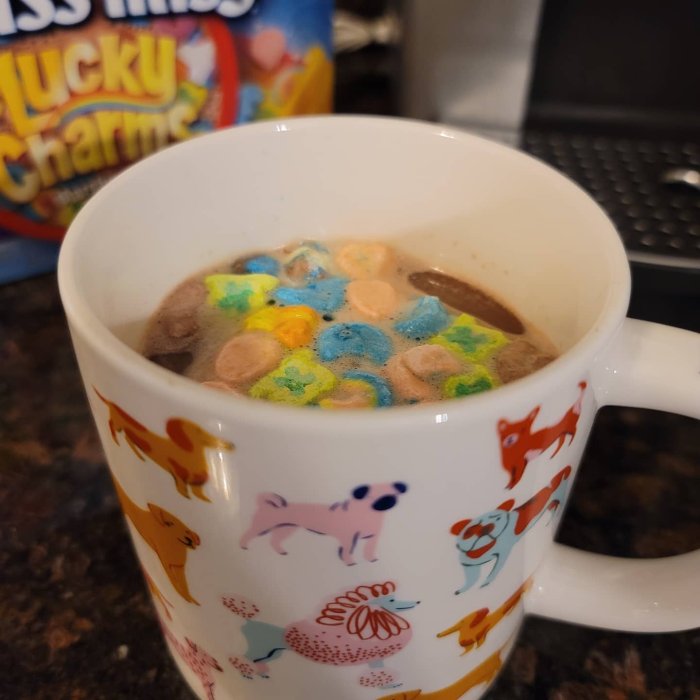 ช็อกโกแลตร้อนและมาร์ชเมลโลว์Swiss Miss Lucky Charms Hot Cocoa Mix ราคา 390 บาท