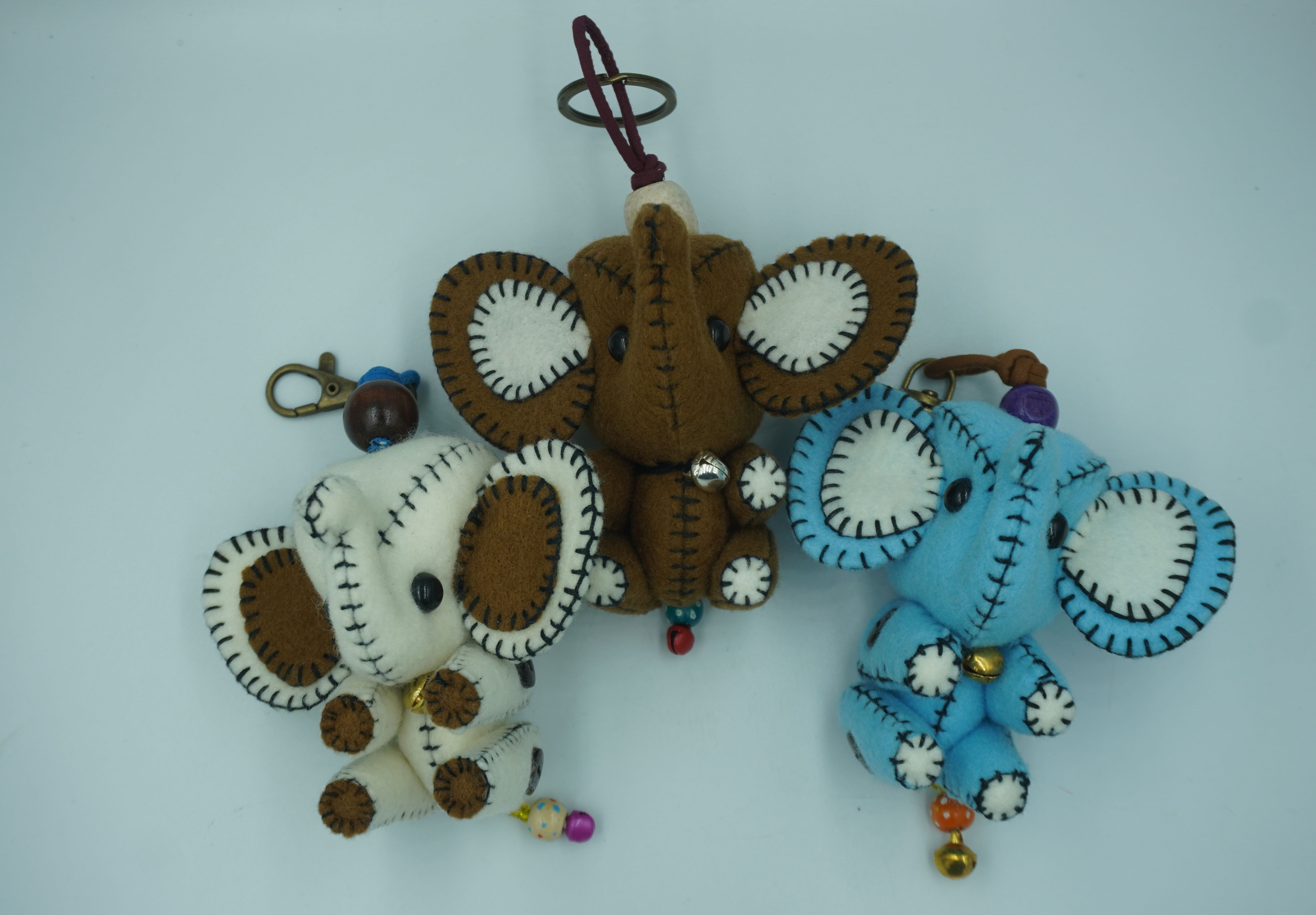 Handmade Souvenir สินค้าทำมือ ตุ๊กตาช้างไทย สีฟ้า Bule Elephat พวงกุญแจช้างไทย handmade elephant gift ของที่ระลึก ของฝาก โมเดล Thailand Souvenirs & Gifts