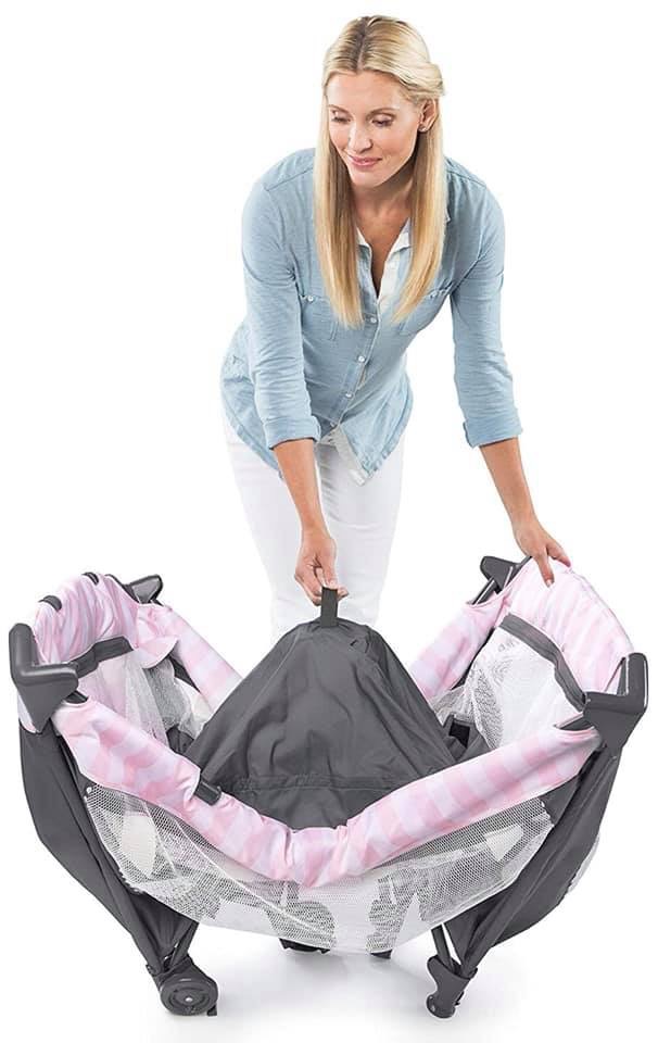 เปลเด็ก , เตียงนอนเด็กลายมินนี่เม้าส์ แบบพับเก็บได้ รุ่นใหม่ล่าสุด Disney Baby Minnie Mouse Blushing Bows Playard ราคา 6,990 บาท